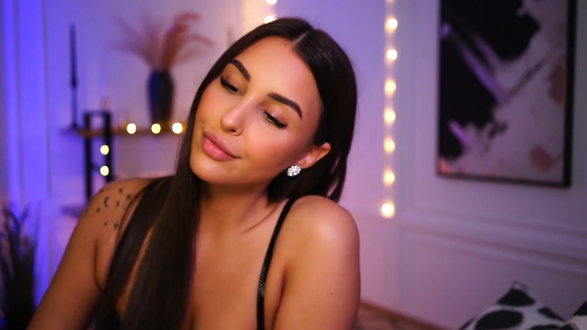 Gallery image thumbnail from Lisamelow's myfreecams stream on, 01/04/2023, 22:56 image 14 of 20