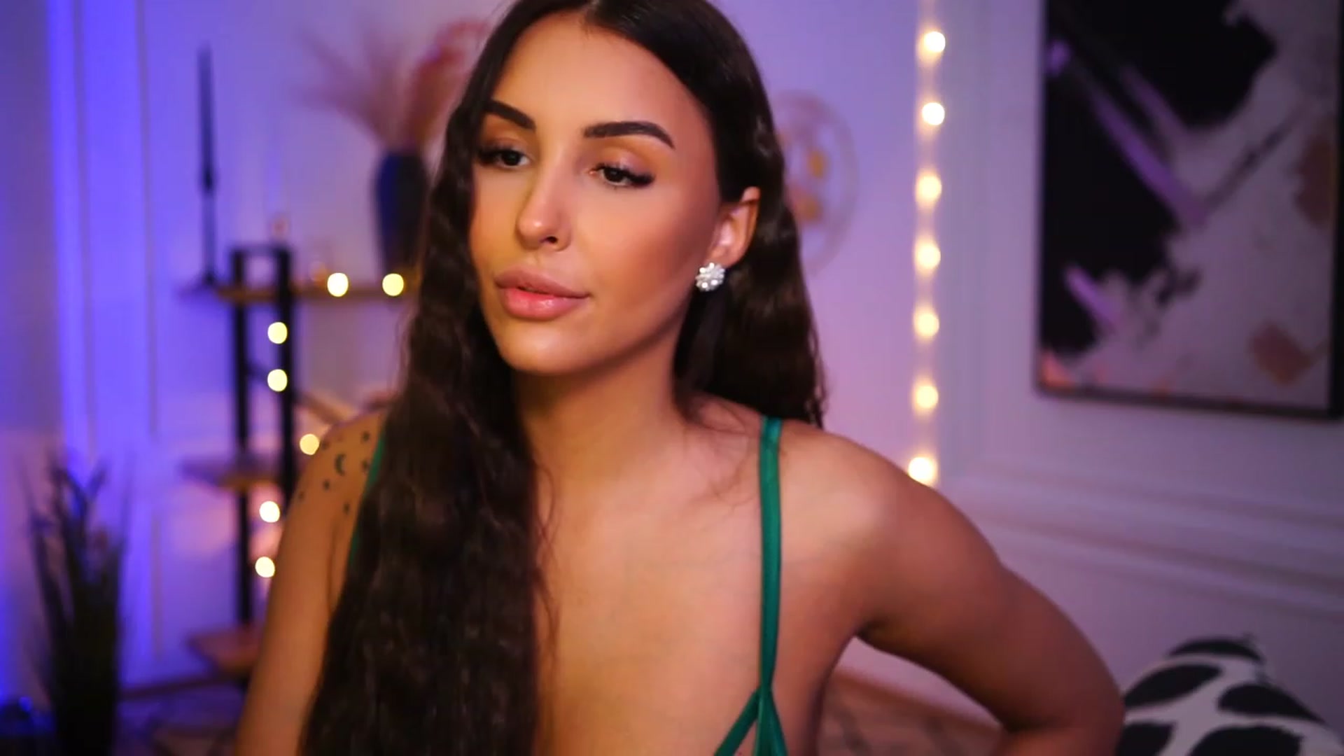 Gallery image thumbnail from Lisamelow's myfreecams stream on, 01/05/2023, 20:28 image 18 of 20