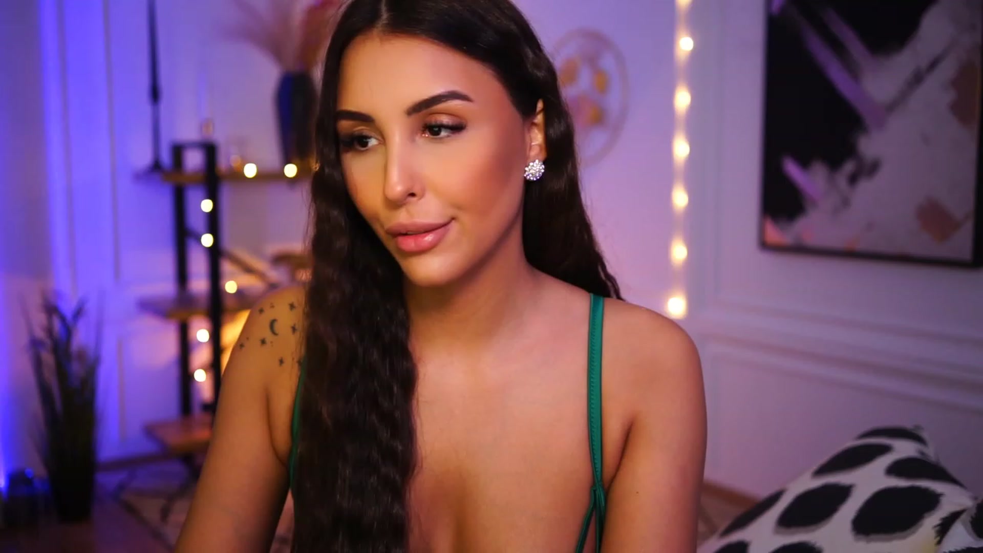 Gallery image thumbnail from Lisamelow's myfreecams stream on, 01/05/2023, 20:28 image 7 of 20
