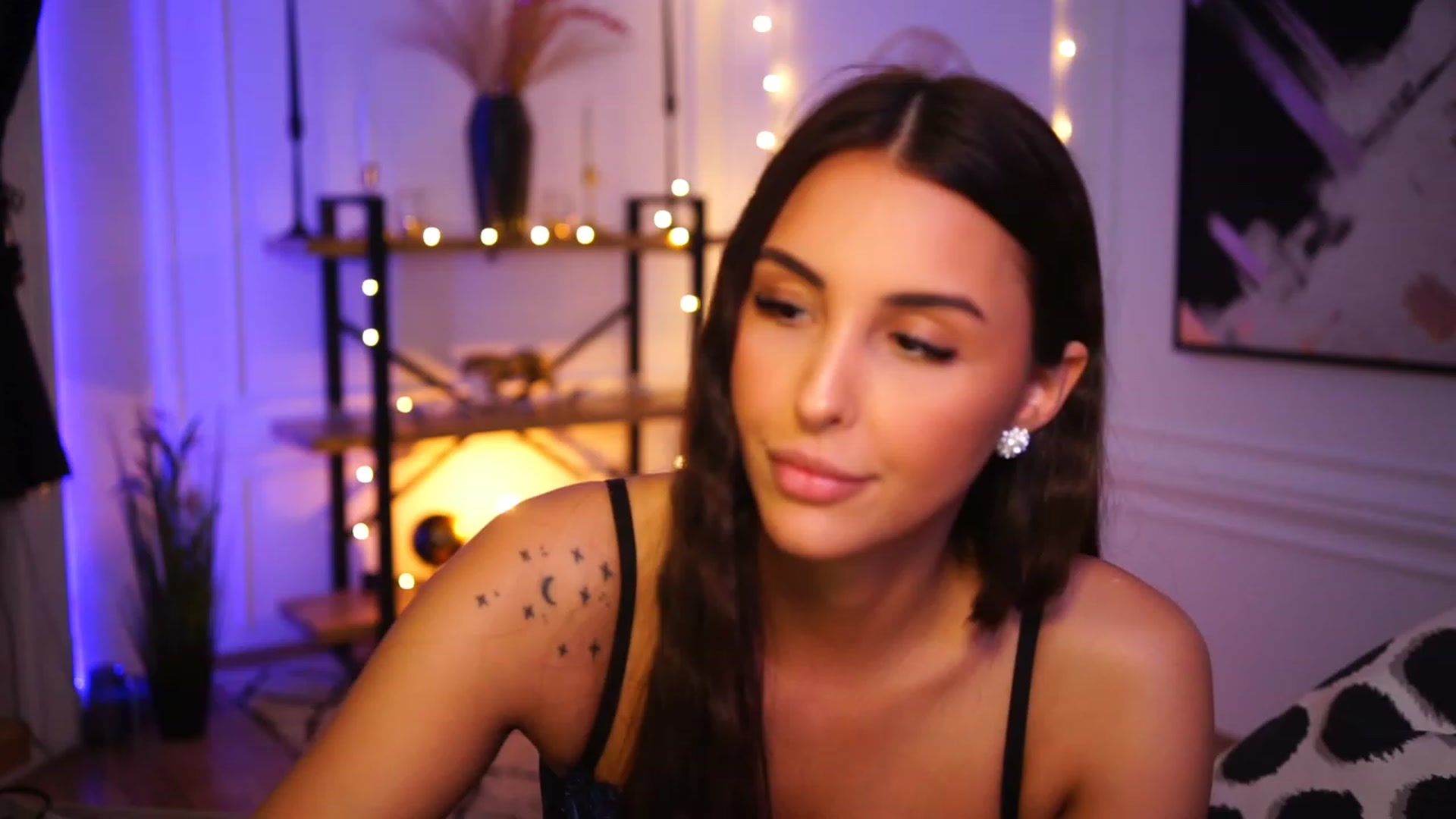 Gallery image thumbnail from Lisamelow's myfreecams stream on, 01/07/2023, 22:10 image 1 of 20