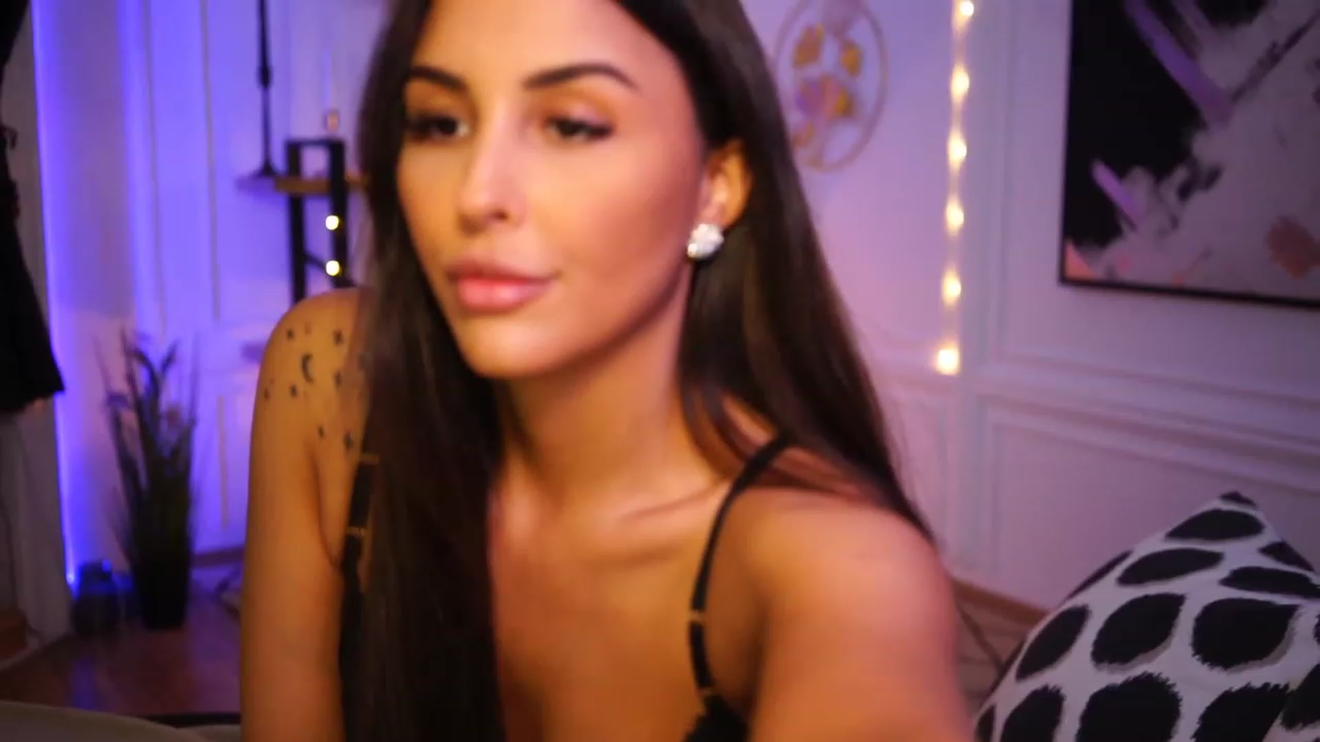Gallery image thumbnail from Lisamelow's myfreecams stream on, 01/09/2023, 22:09 image 20 of 20