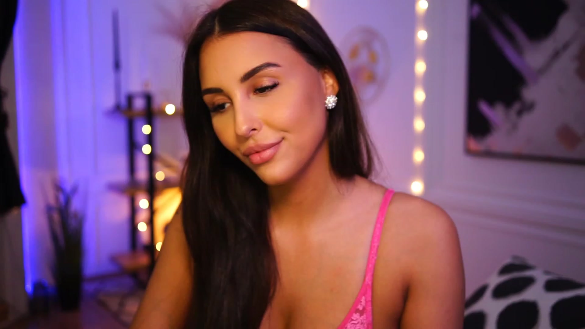 Gallery image thumbnail from Lisamelow's myfreecams stream on, 01/10/2023, 22:16 image 8 of 20