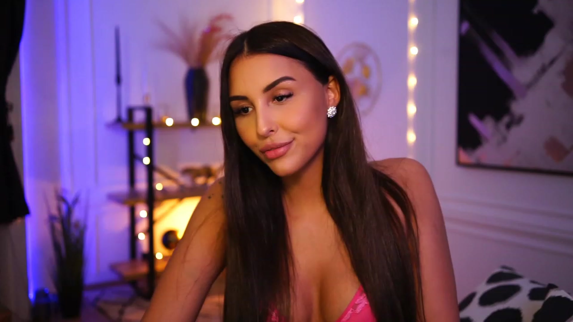 Gallery image thumbnail from Lisamelow's myfreecams stream on, 01/10/2023, 22:16 image 20 of 20