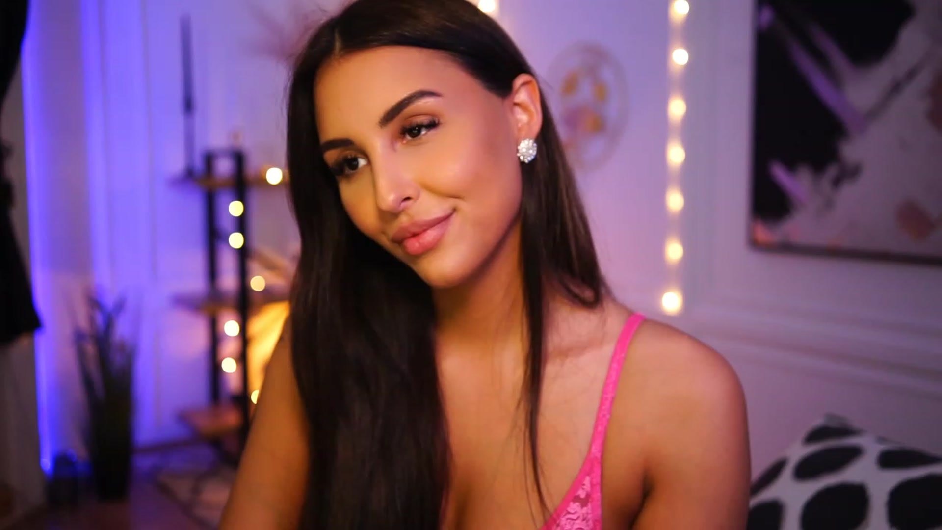 Gallery image thumbnail from Lisamelow's myfreecams stream on, 01/10/2023, 22:16 image 10 of 20