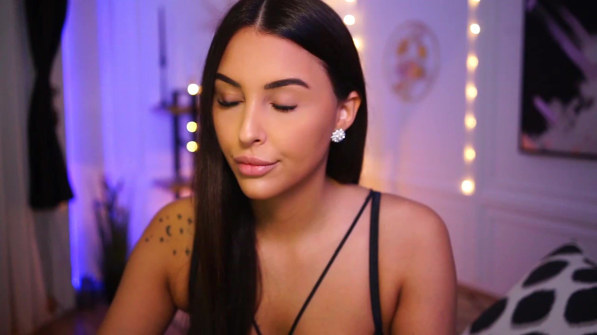 Gallery image thumbnail from Lisamelow's myfreecams stream on, 01/15/2023, 11:56 image 1 of 20
