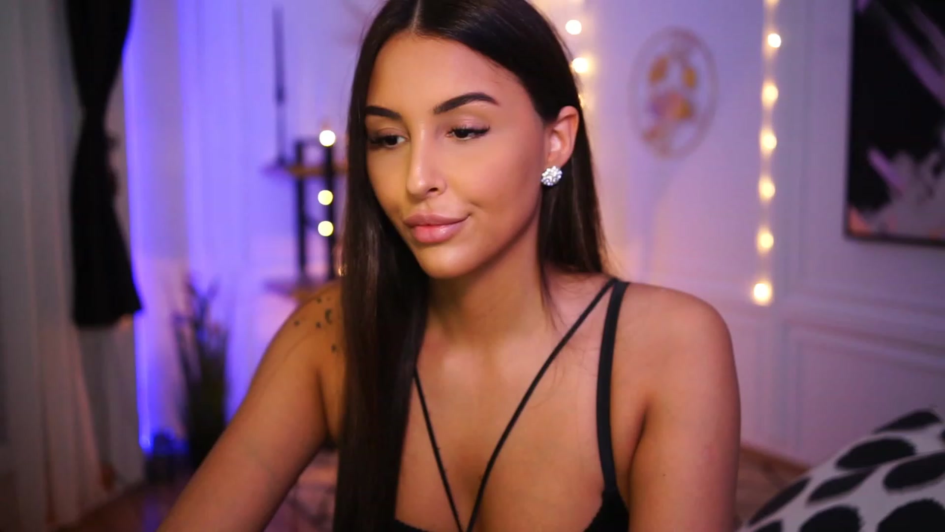 Gallery image thumbnail from Lisamelow's myfreecams stream on, 01/15/2023, 13:09 image 2 of 20