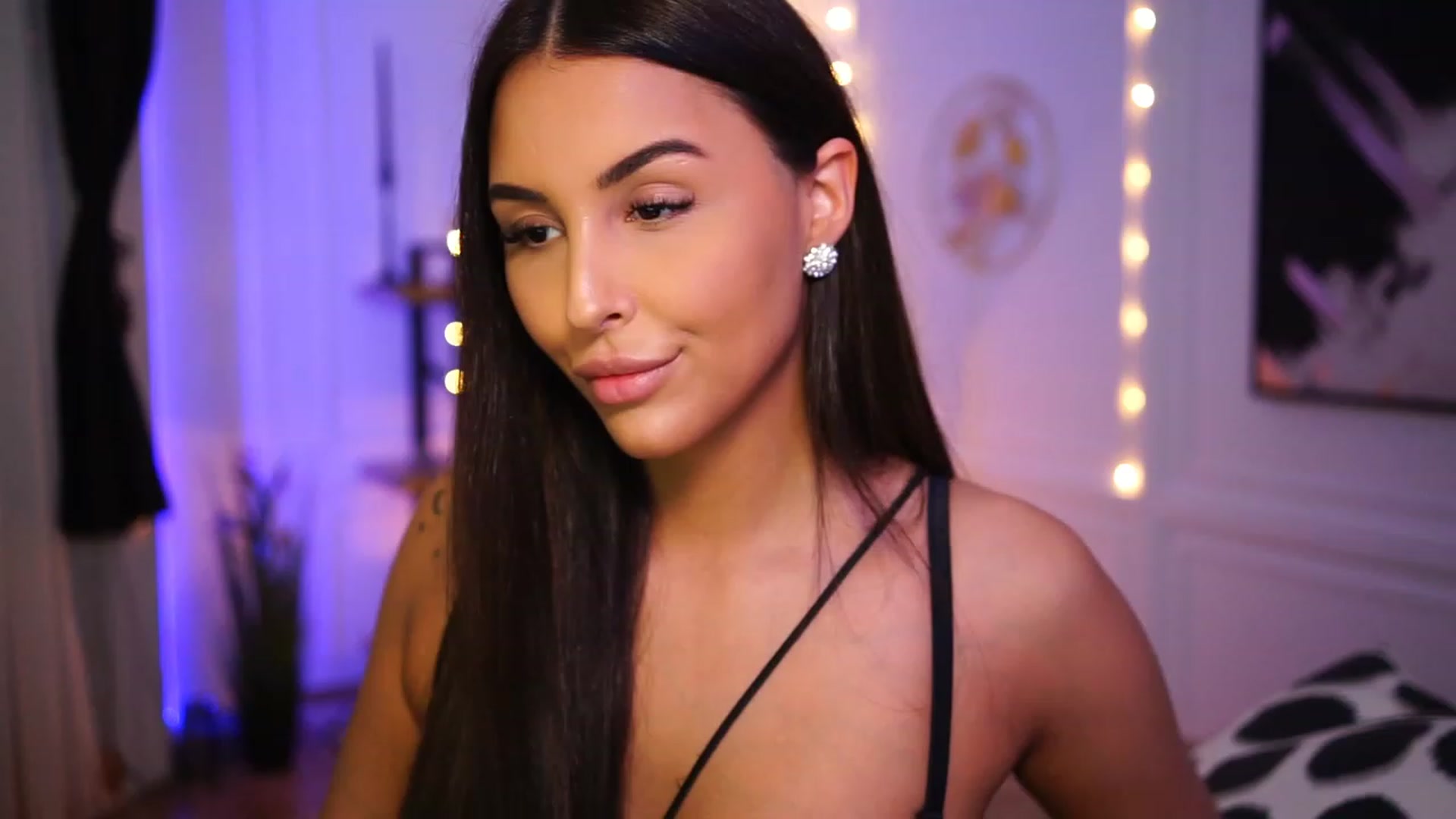 Gallery image thumbnail from Lisamelow's myfreecams stream on, 01/15/2023, 13:09 image 14 of 20