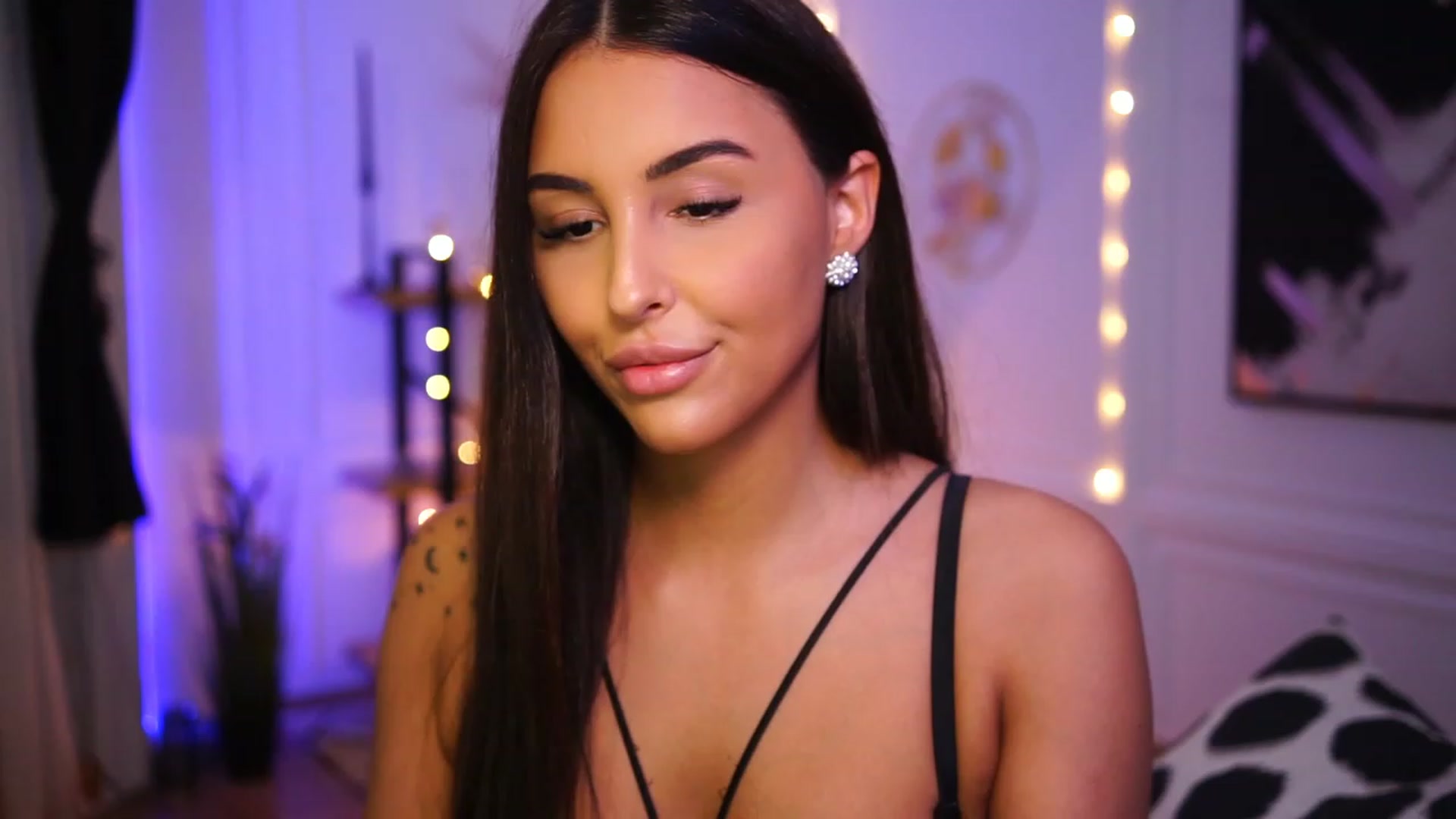 Gallery image thumbnail from Lisamelow's myfreecams stream on, 01/15/2023, 13:34 image 3 of 20