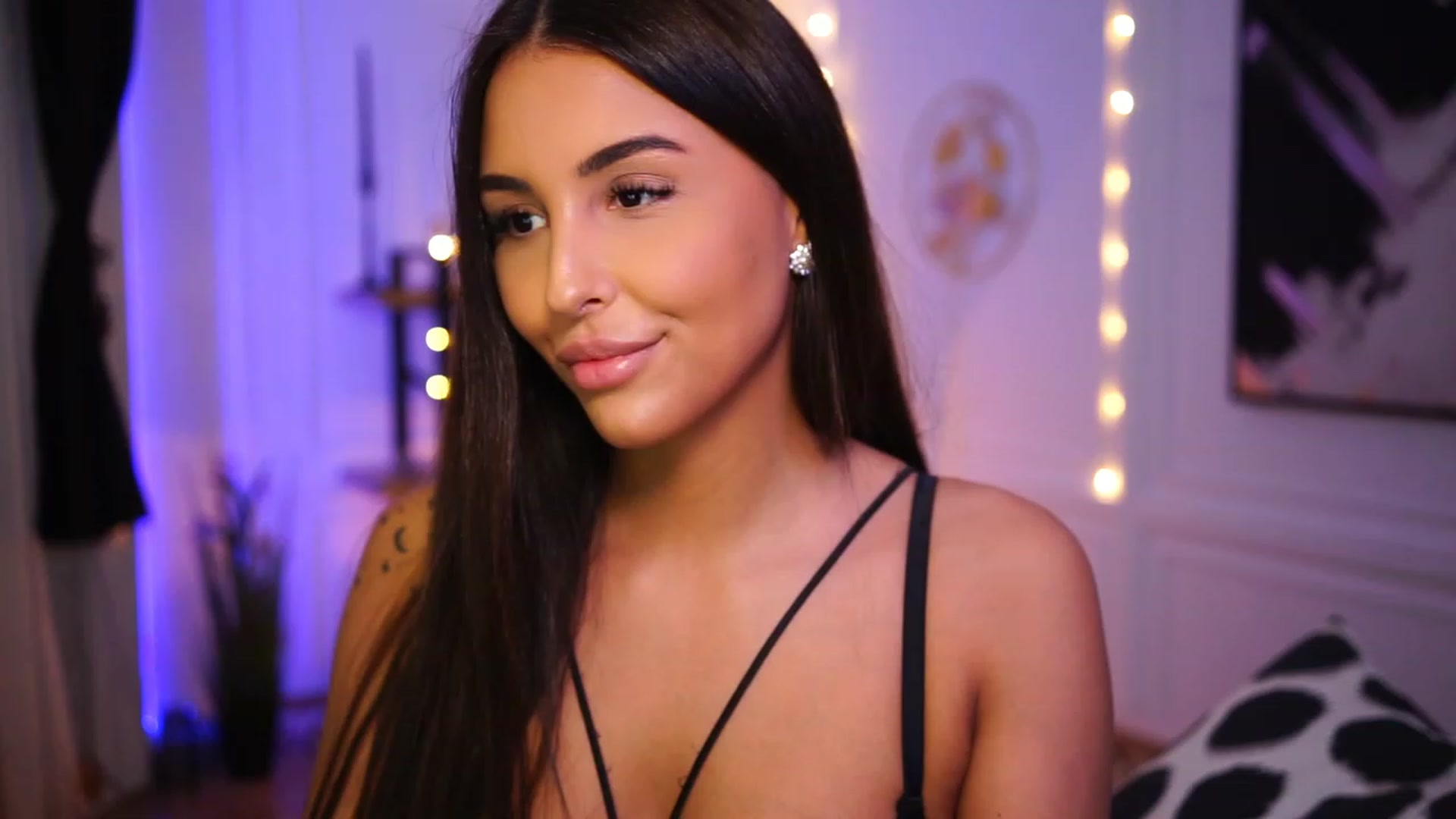 Gallery image thumbnail from Lisamelow's myfreecams stream on, 01/15/2023, 13:34 image 2 of 20