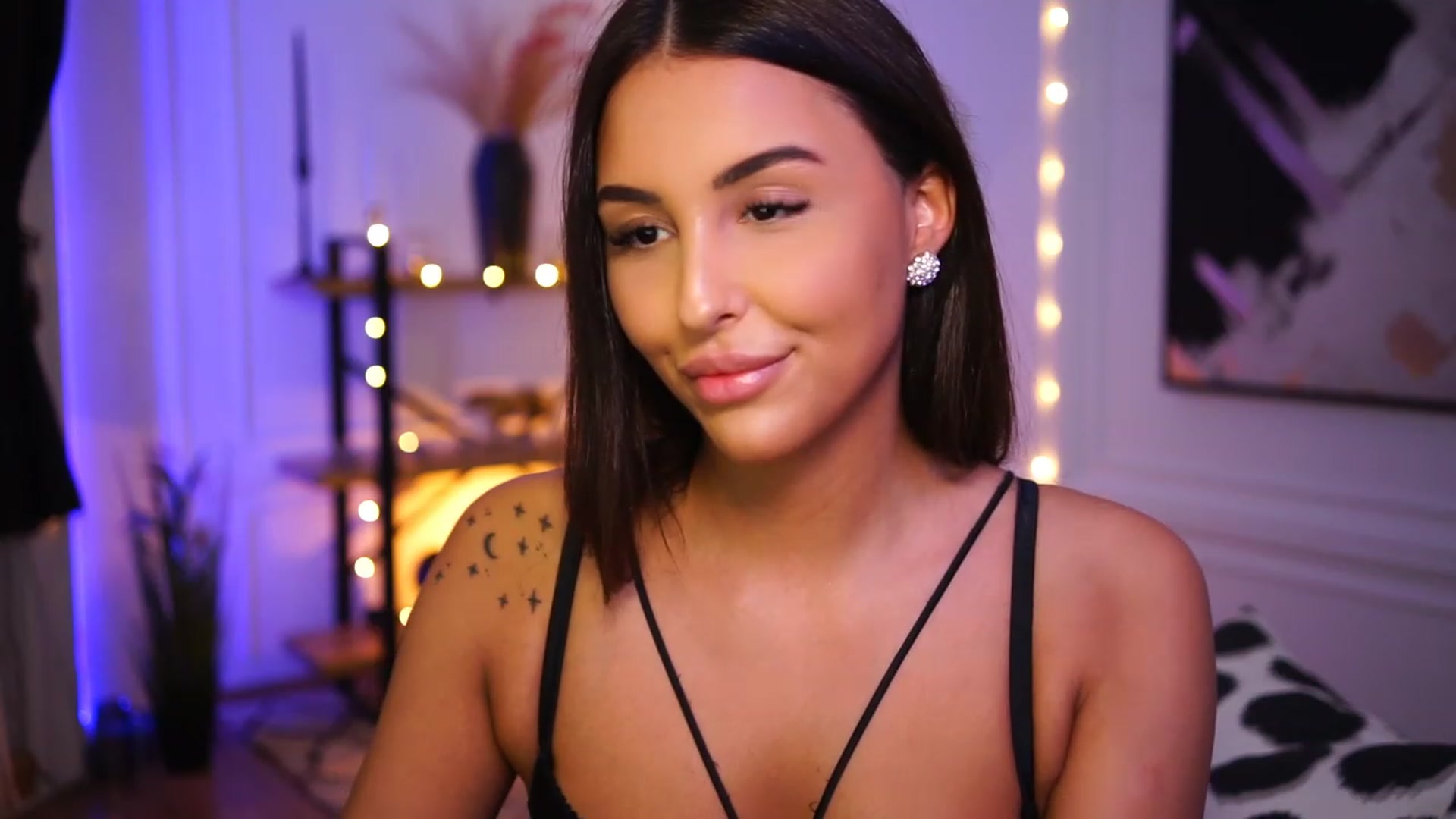 Gallery image thumbnail from Lisamelow's myfreecams stream on, 01/15/2023, 13:34 image 20 of 20