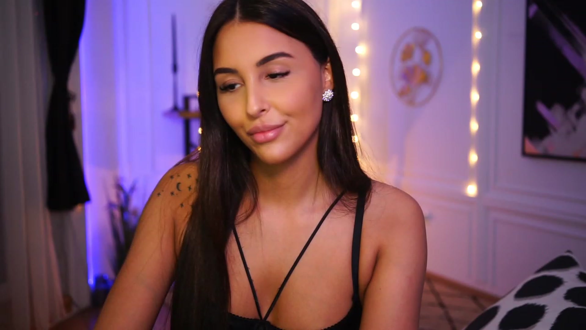 Gallery image thumbnail from Lisamelow's myfreecams stream on, 01/15/2023, 16:22 image 8 of 20