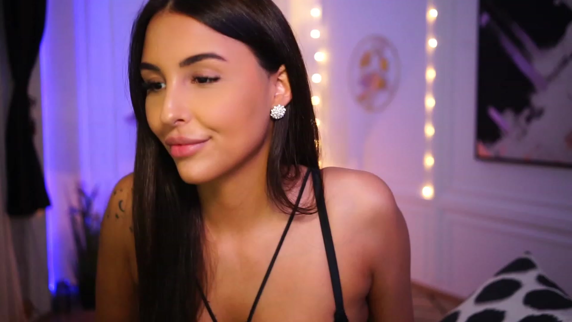 Gallery image thumbnail from Lisamelow's myfreecams stream on, 01/15/2023, 16:22 image 5 of 20