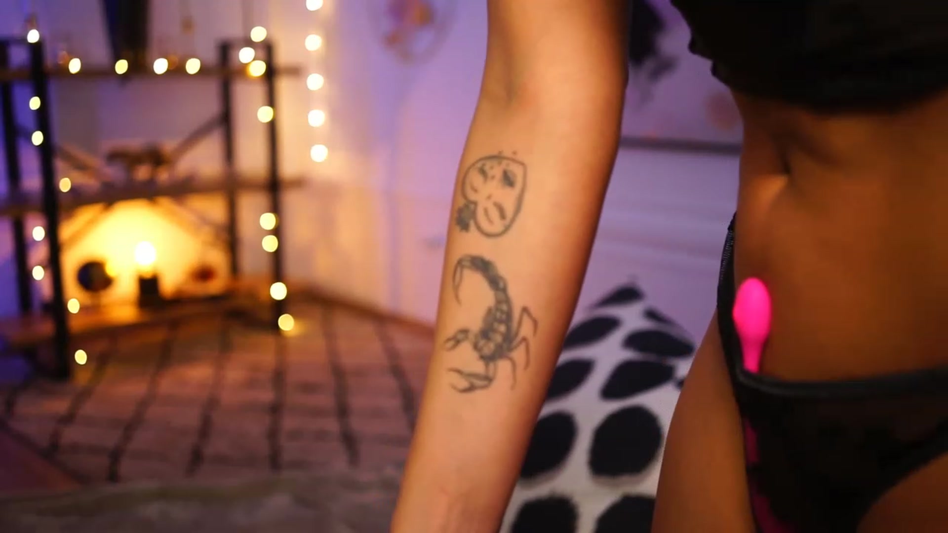 Gallery image thumbnail from Lisamelow's myfreecams stream on, 01/15/2023, 16:22 image 10 of 20
