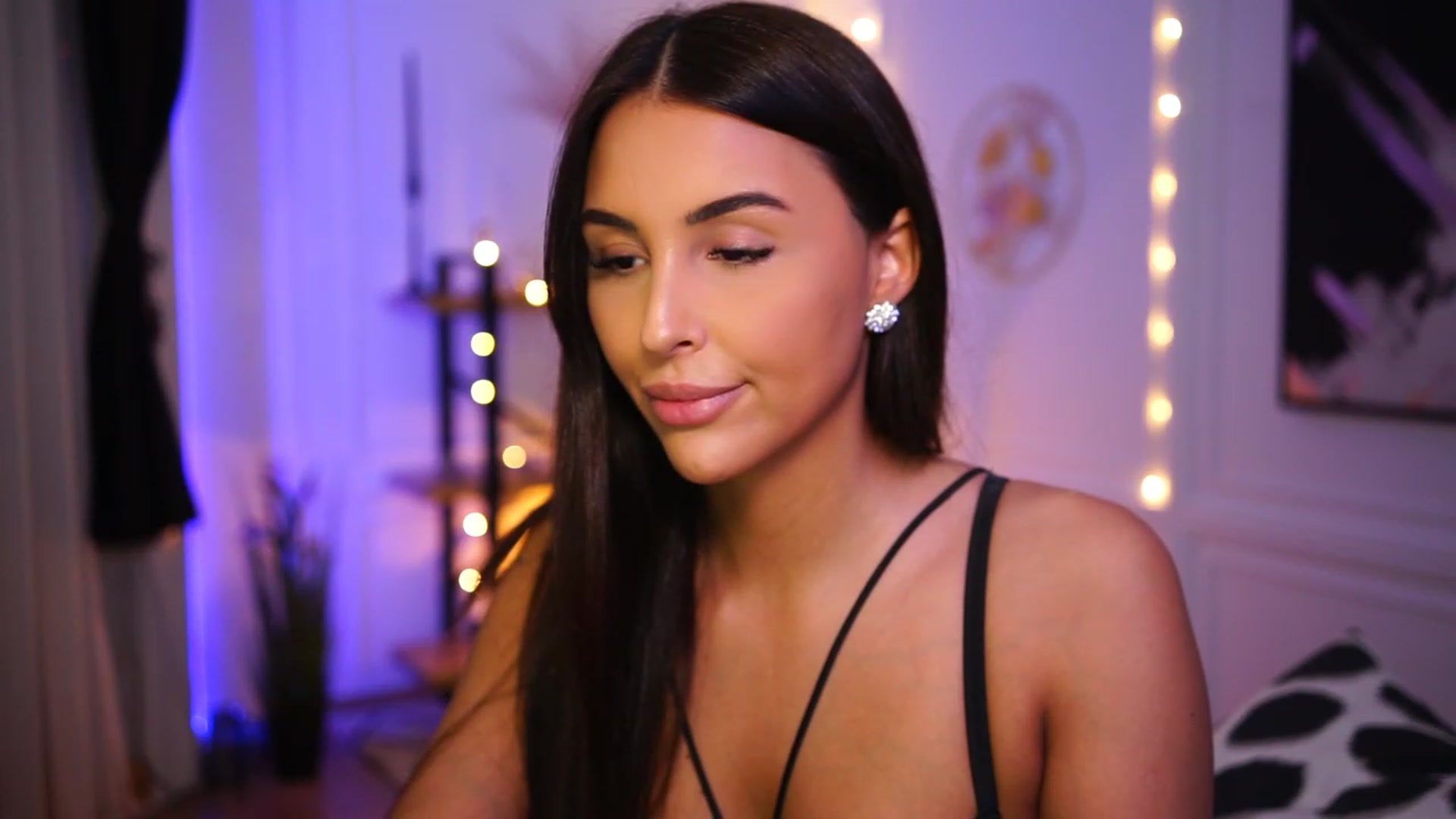 Gallery image thumbnail from Lisamelow's myfreecams stream on, 01/15/2023, 16:22 image 18 of 20