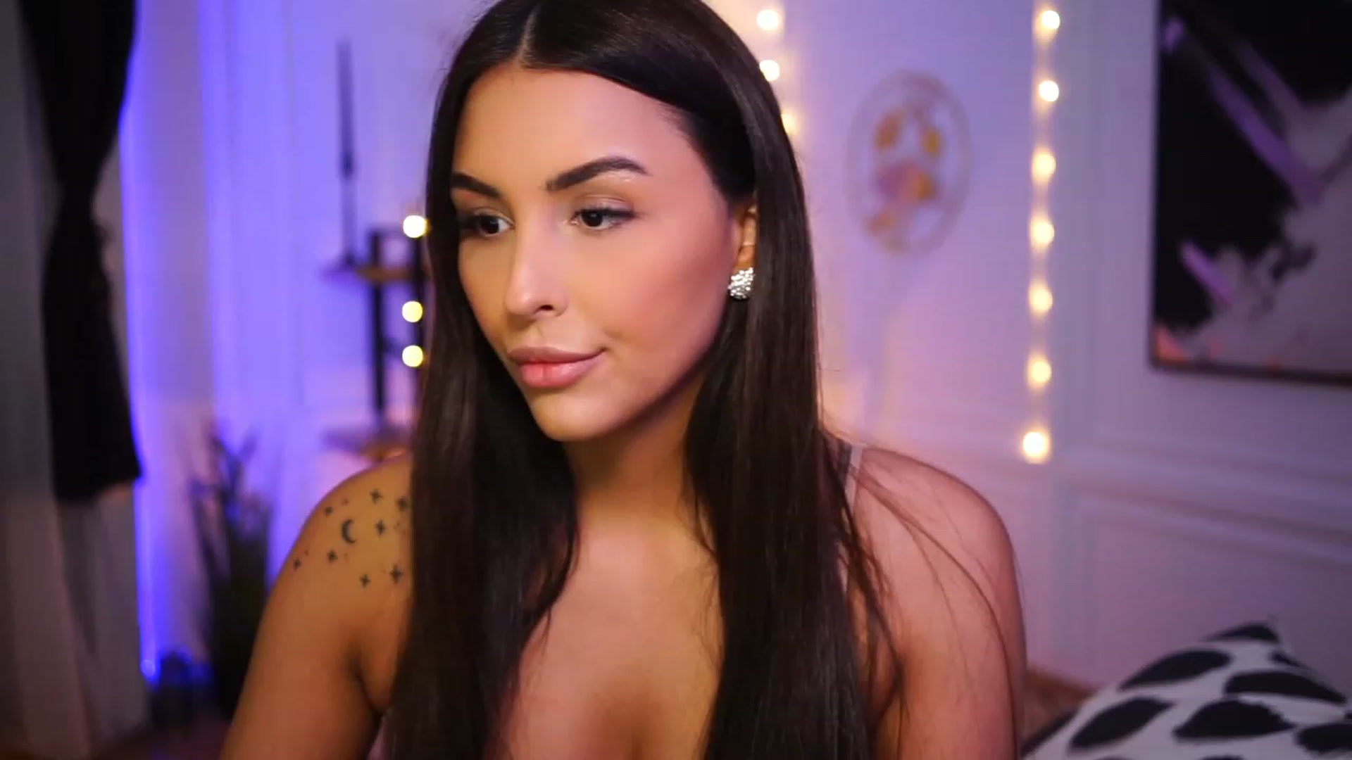 Gallery image thumbnail from Lisamelow's myfreecams stream on, 01/17/2023, 19:11 image 2 of 20