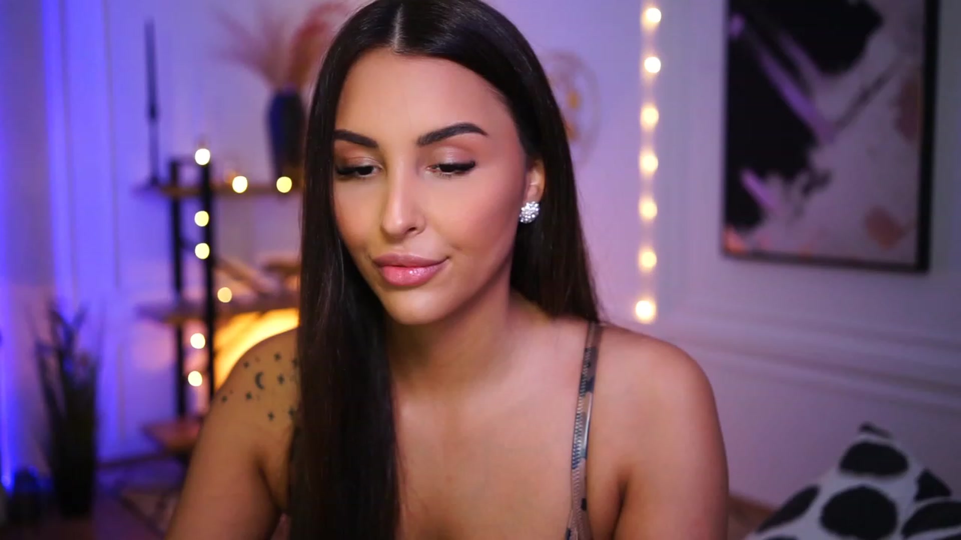 Gallery image thumbnail from Lisamelow's myfreecams stream on, 01/20/2023, 18:03 image 11 of 20