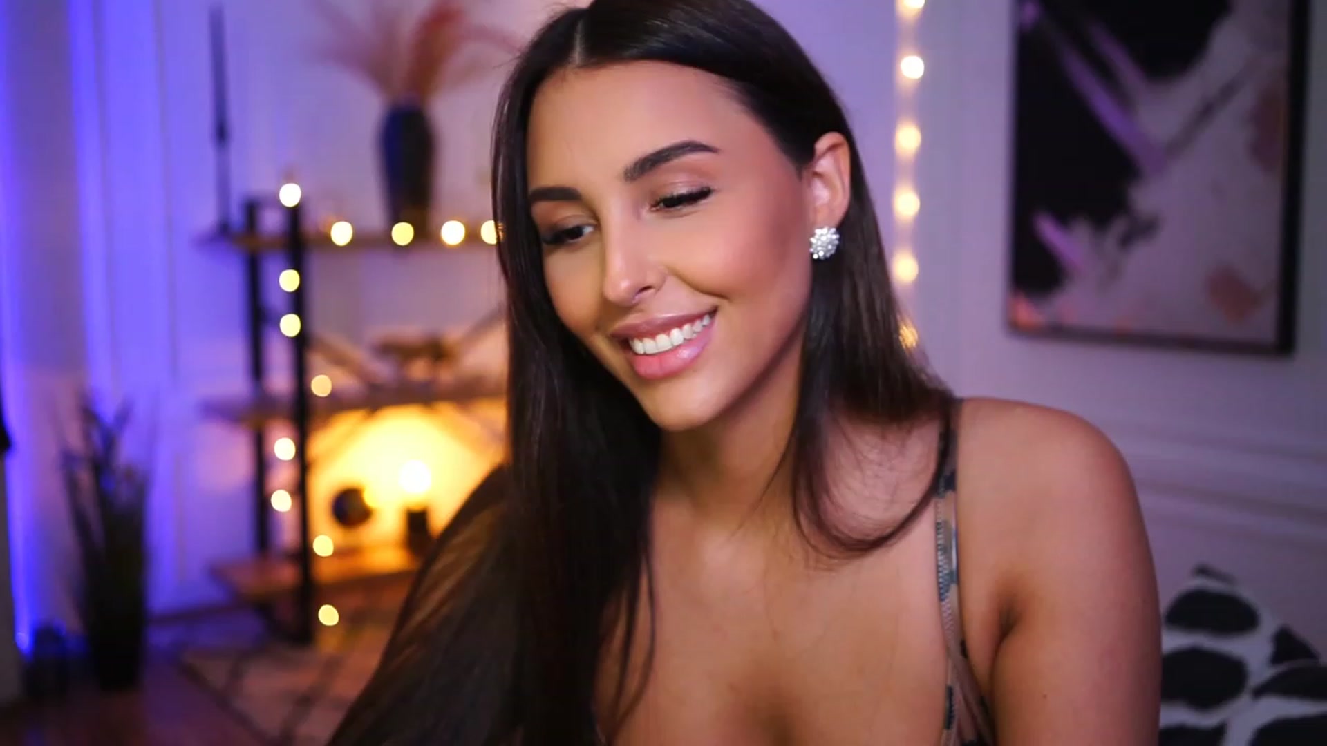 Gallery image thumbnail from Lisamelow's myfreecams stream on, 01/20/2023, 18:03 image 14 of 20