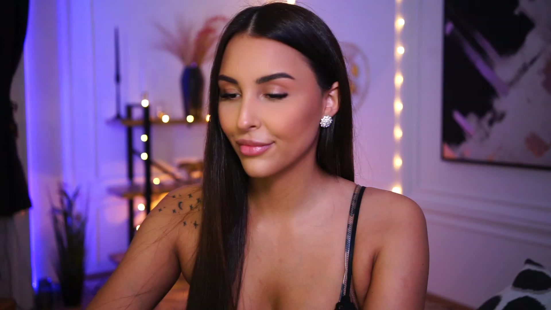 Gallery image thumbnail from Lisamelow's myfreecams stream on, 01/20/2023, 18:03 image 9 of 20