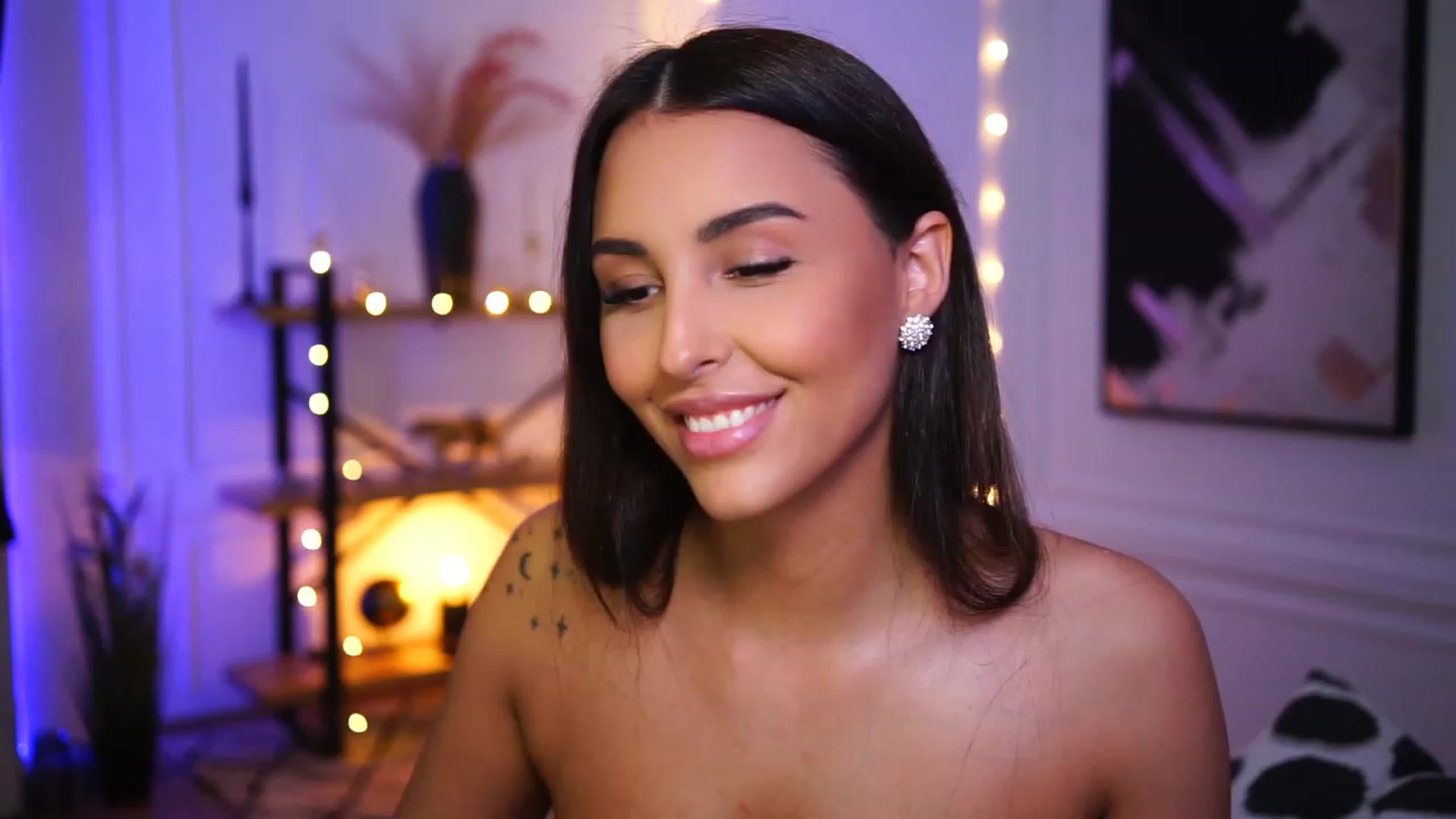 Gallery image thumbnail from Lisamelow's myfreecams stream on, 01/20/2023, 18:03 image 15 of 20