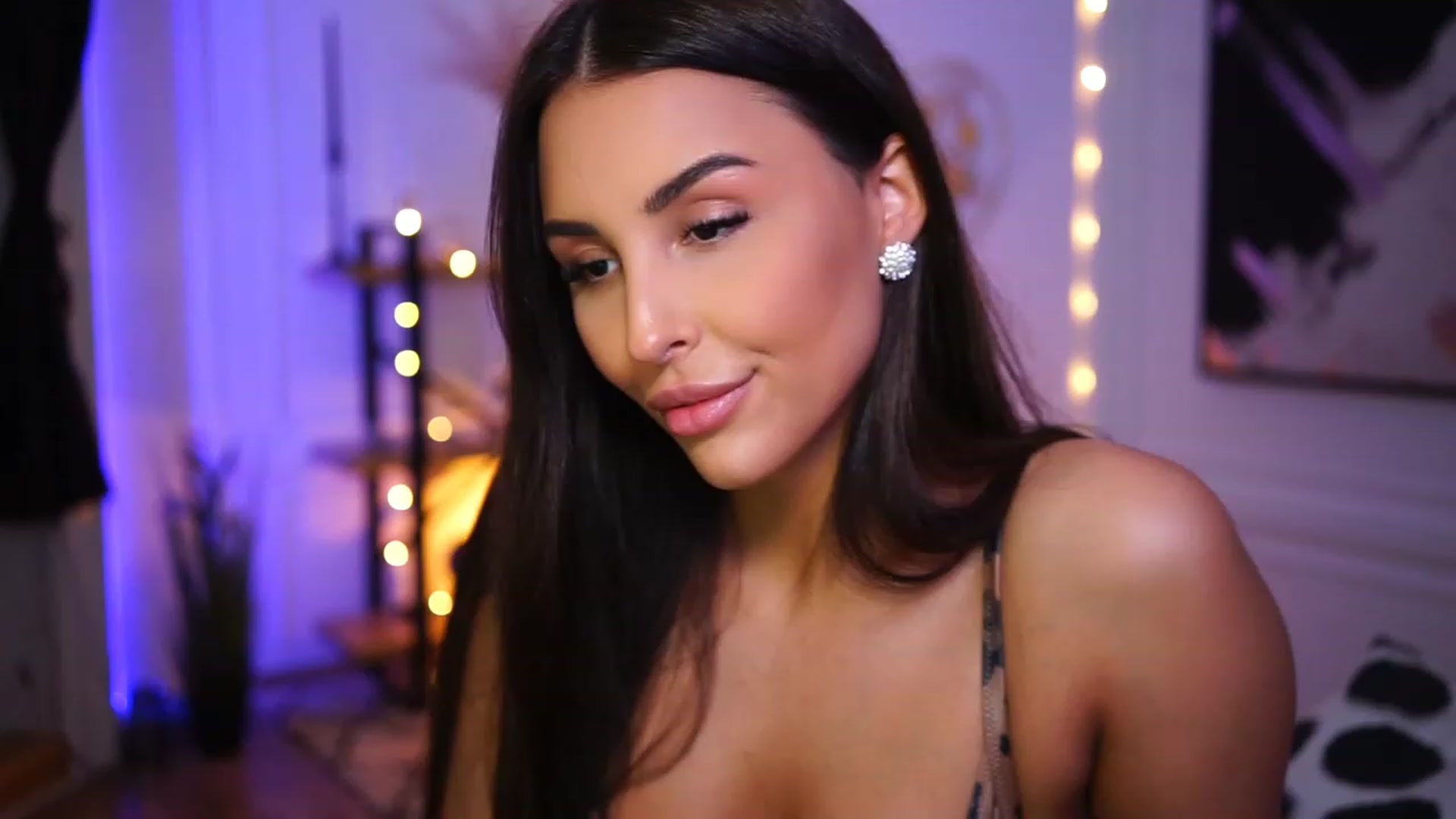 Gallery image thumbnail from Lisamelow's myfreecams stream on, 01/20/2023, 20:31 image 12 of 20