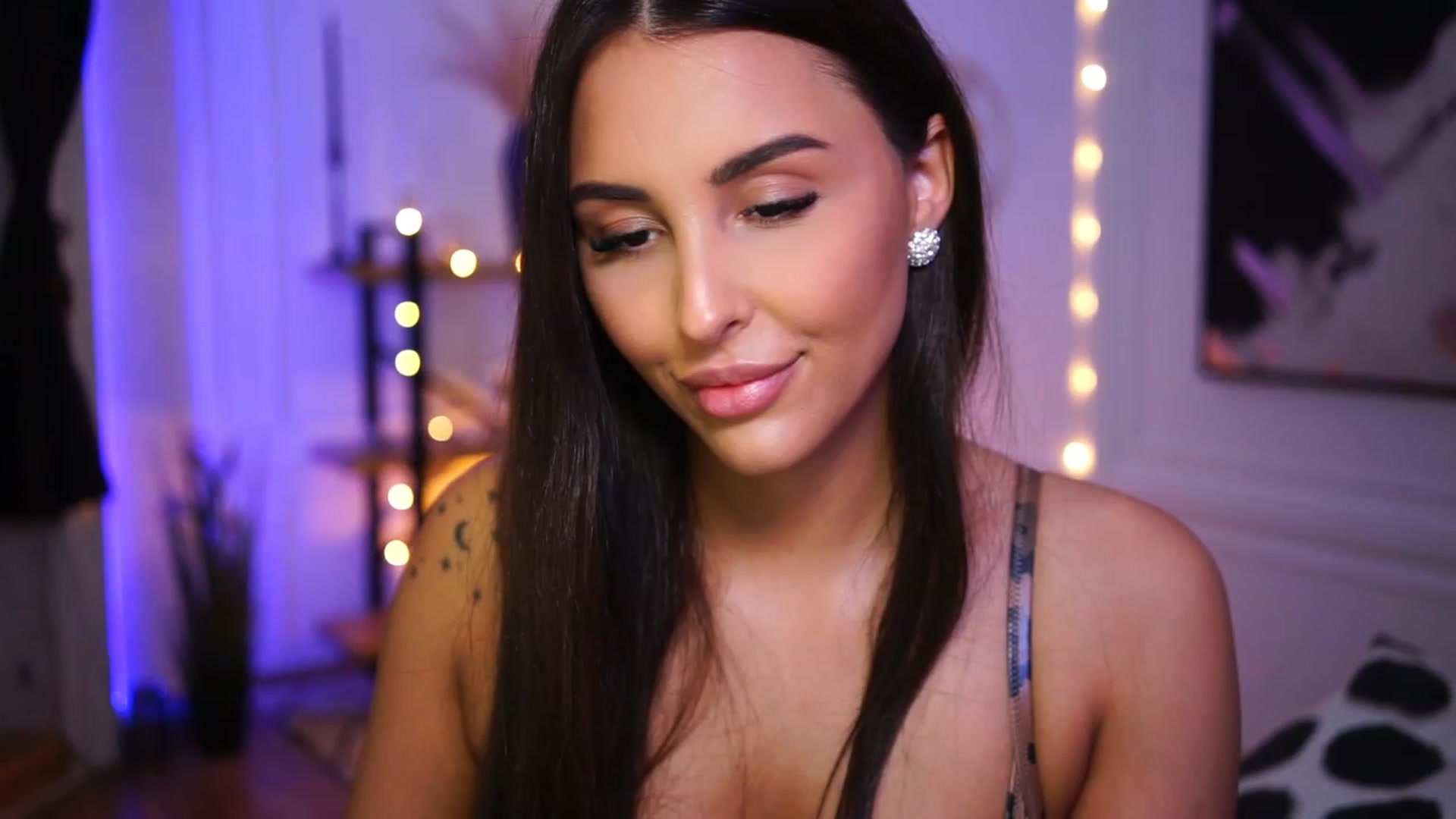 Gallery image thumbnail from Lisamelow's myfreecams stream on, 01/20/2023, 20:31 image 14 of 20