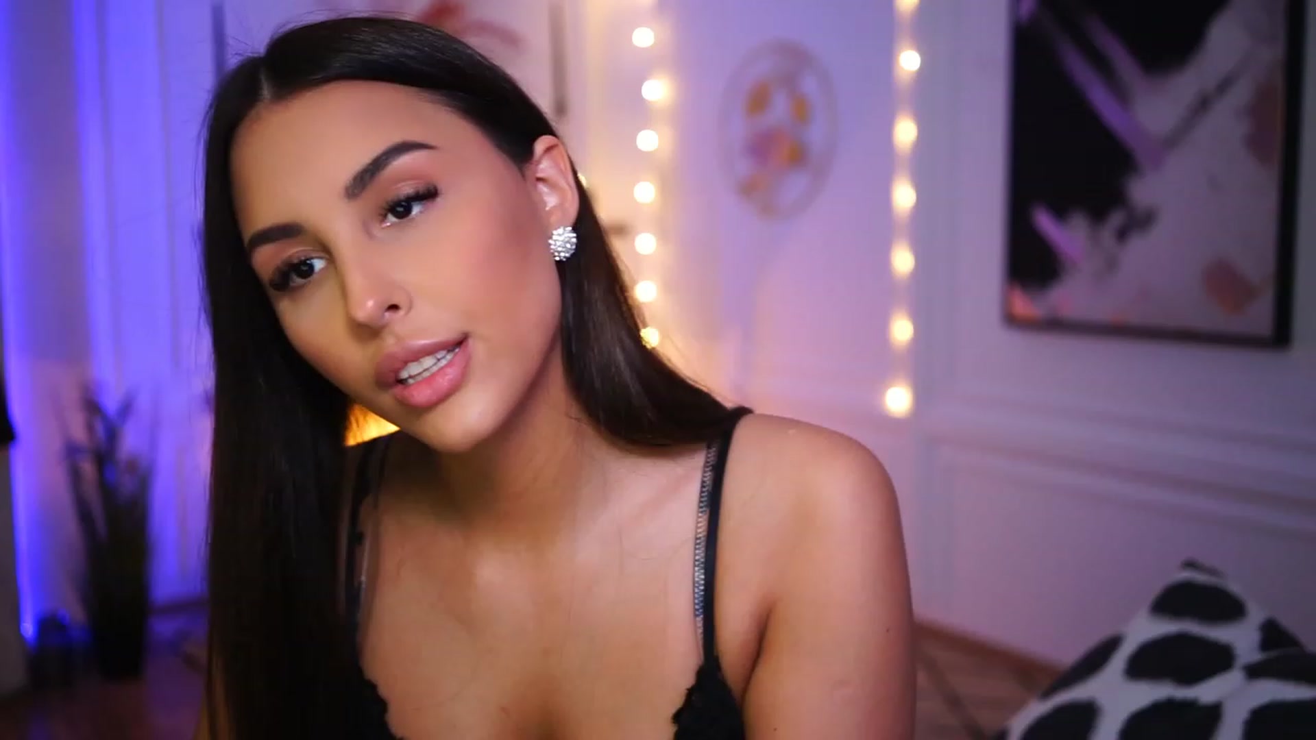 Gallery image thumbnail from Lisamelow's myfreecams stream on, 01/20/2023, 20:31 image 1 of 20