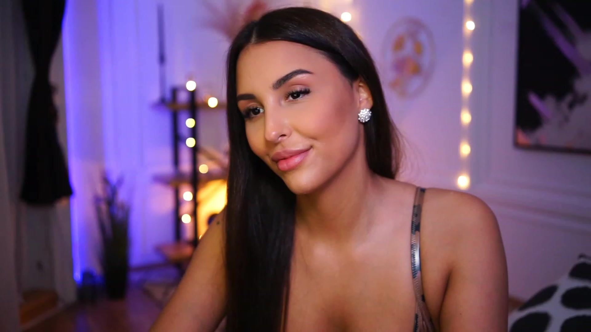 Gallery image thumbnail from Lisamelow's myfreecams stream on, 01/20/2023, 20:43 image 2 of 20