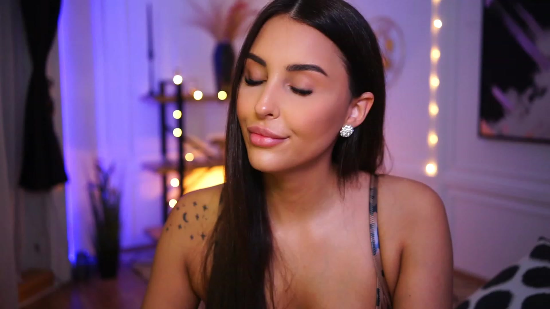 Gallery image thumbnail from Lisamelow's myfreecams stream on, 01/20/2023, 20:43 image 10 of 20