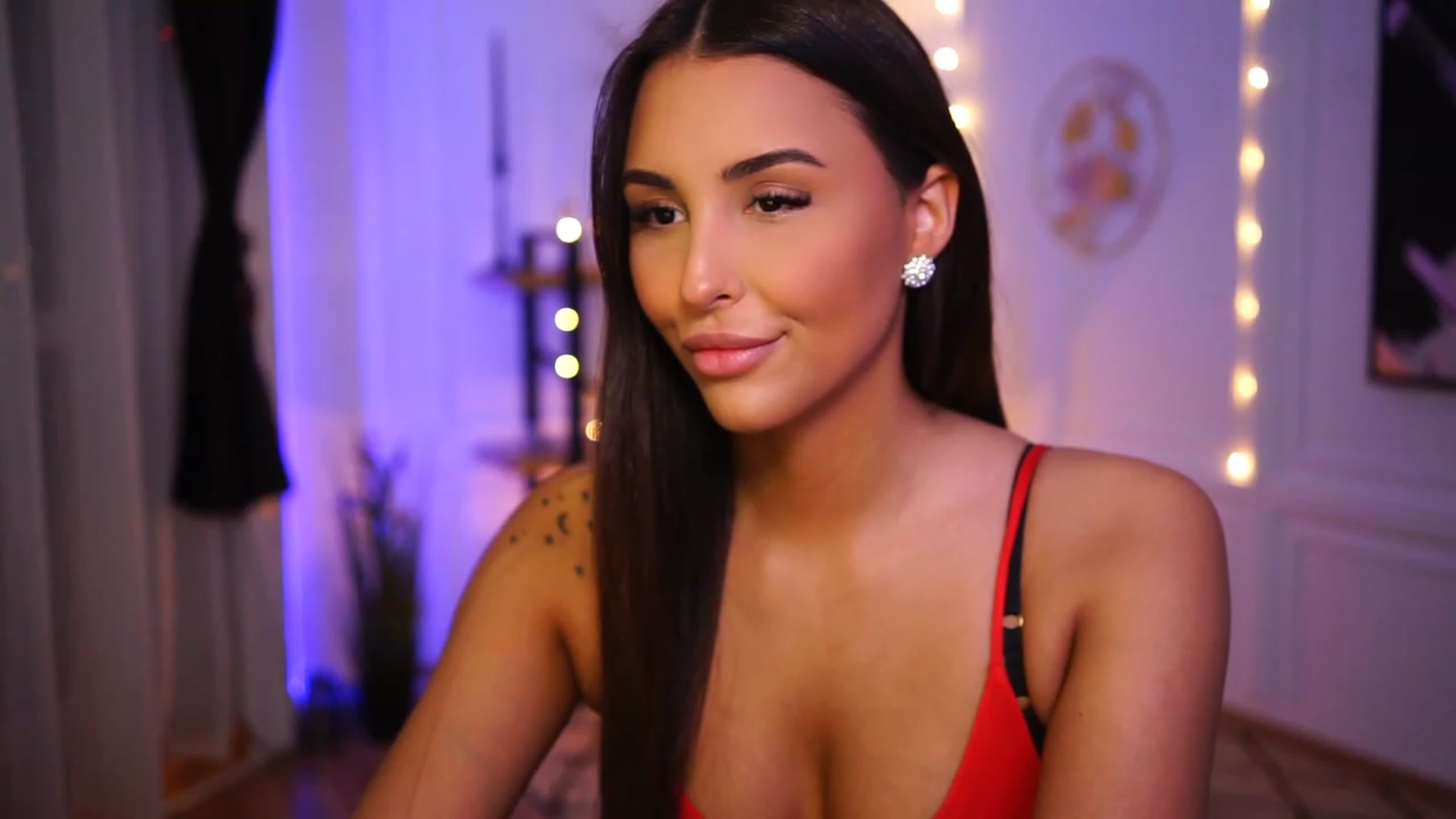 Gallery image thumbnail from Lisamelow's myfreecams stream on, 01/22/2023, 05:43 image 8 of 20