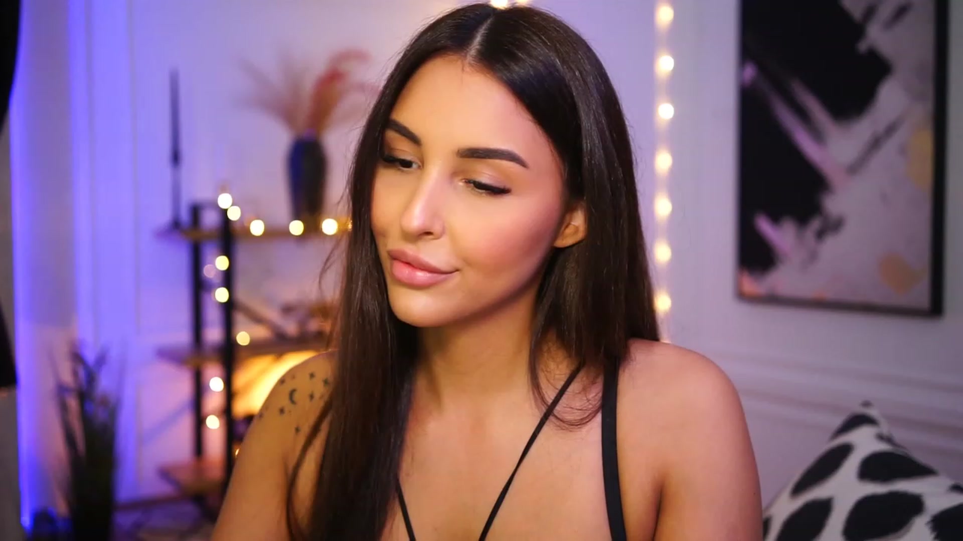 Gallery image thumbnail from Lisamelow's myfreecams stream on, 01/23/2023, 12:30 image 20 of 20
