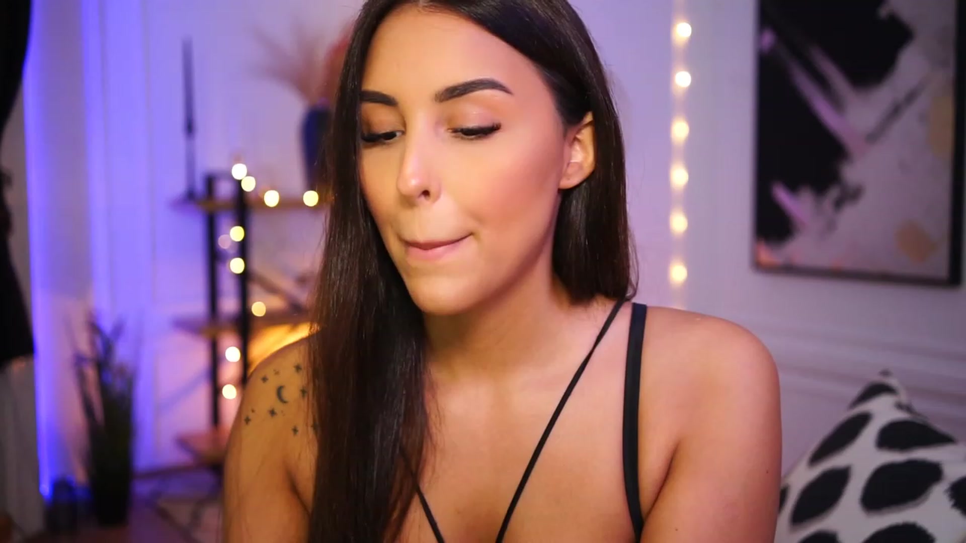 Gallery image thumbnail from Lisamelow's myfreecams stream on, 01/23/2023, 12:30 image 12 of 20