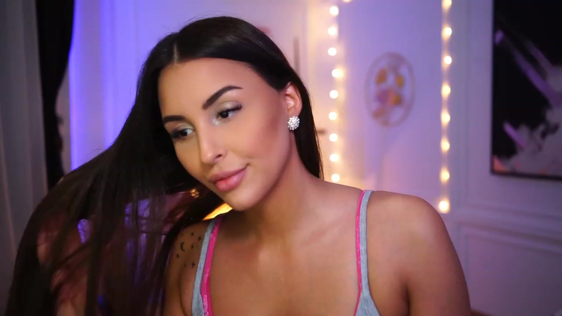 Gallery image thumbnail from Lisamelow's myfreecams stream on, 01/25/2023, 17:33 image 13 of 20