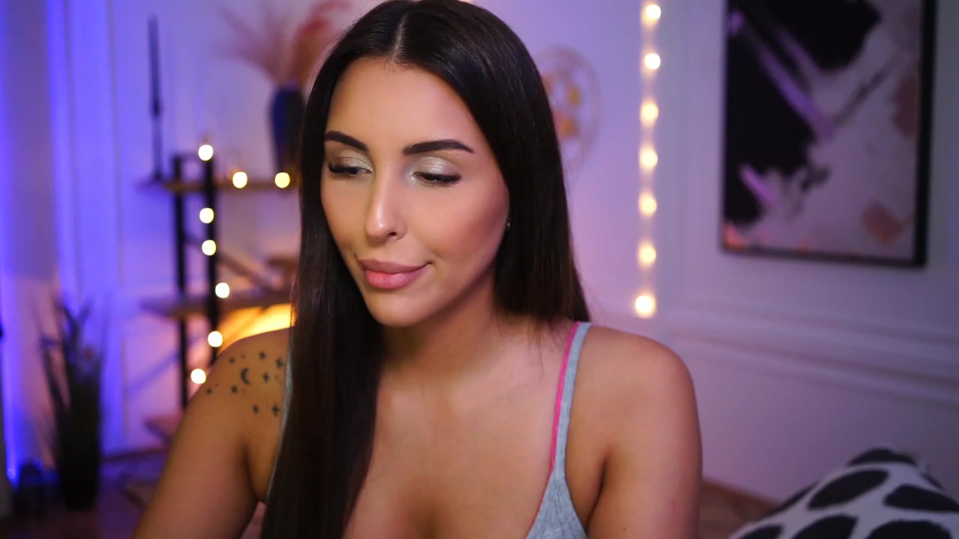 Gallery image thumbnail from Lisamelow's myfreecams stream on, 01/25/2023, 17:33 image 5 of 20