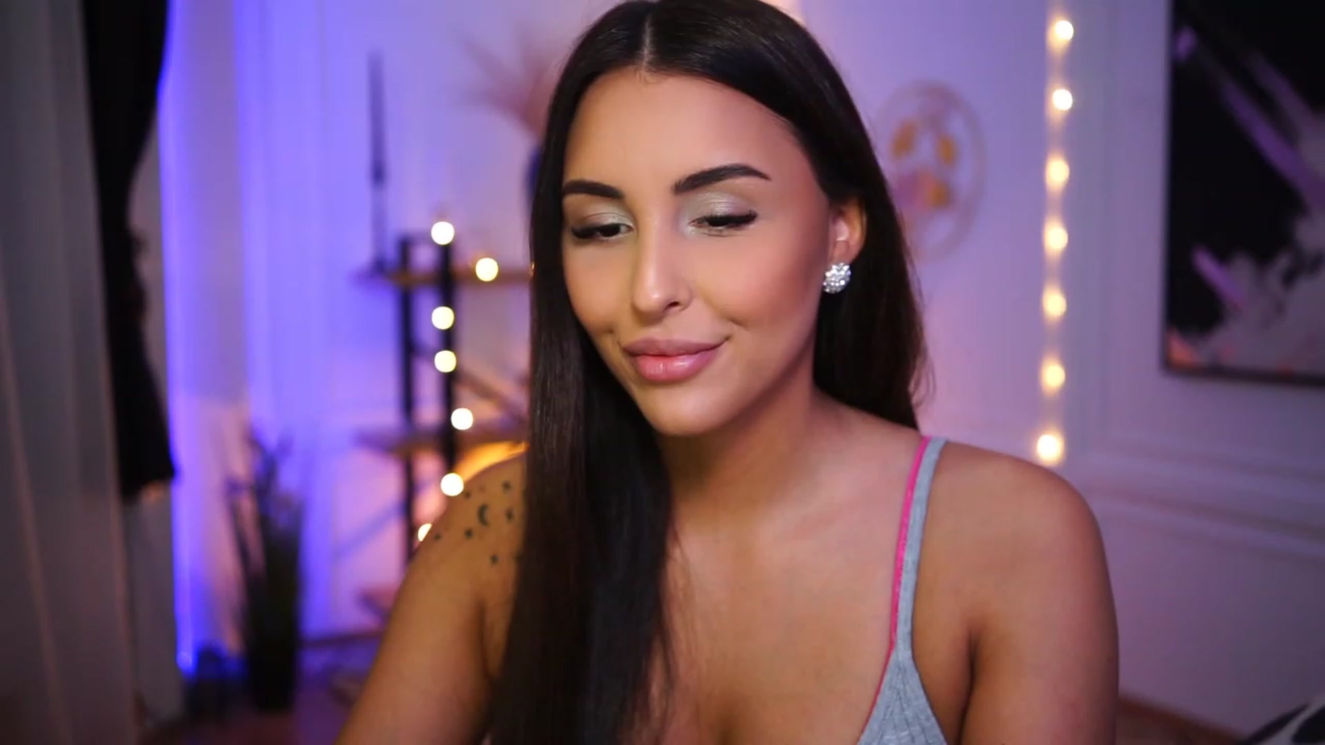 Gallery image thumbnail from Lisamelow's myfreecams stream on, 01/25/2023, 17:33 image 16 of 20