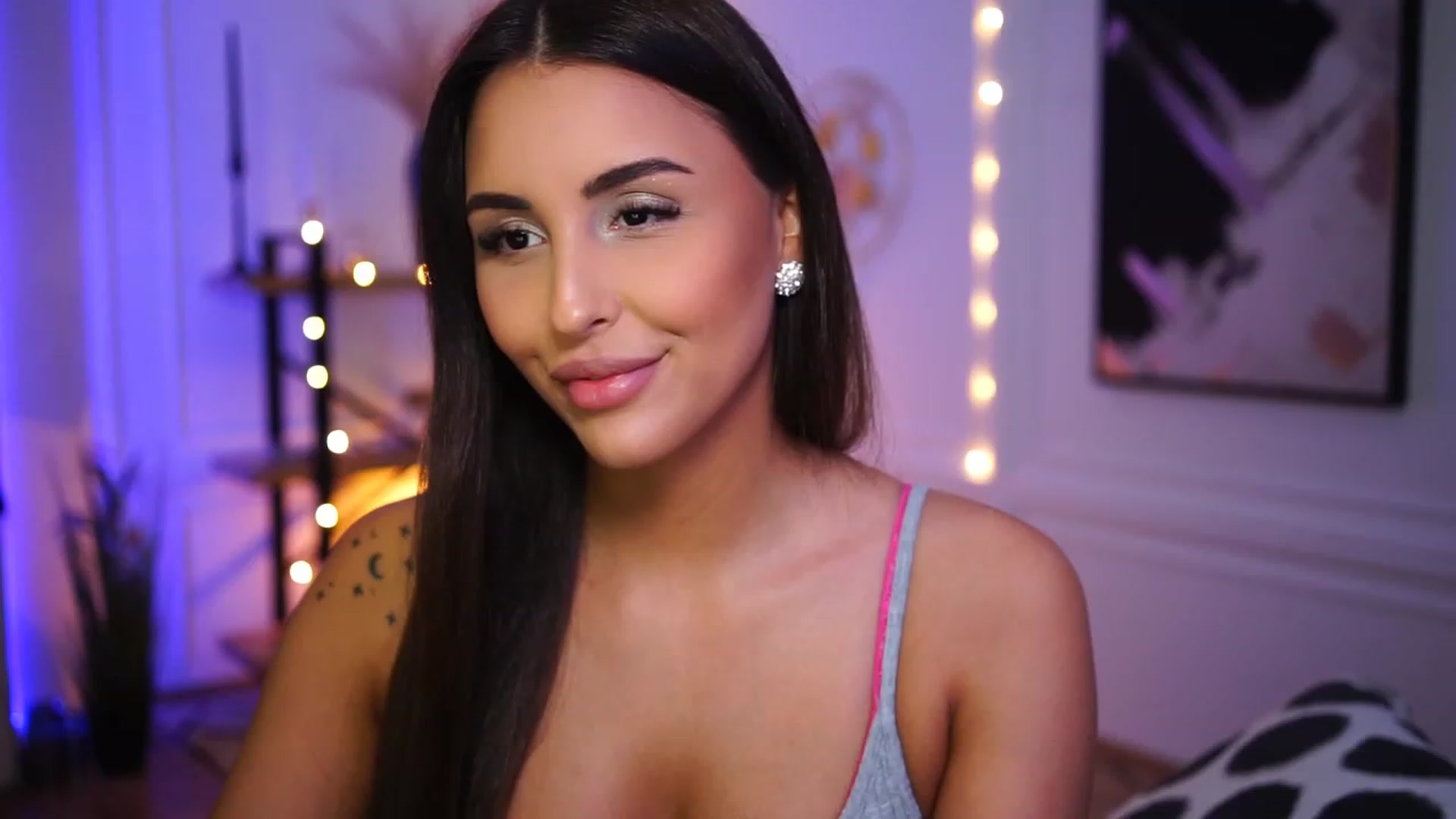 Gallery image thumbnail from Lisamelow's myfreecams stream on, 01/25/2023, 17:33 image 4 of 20