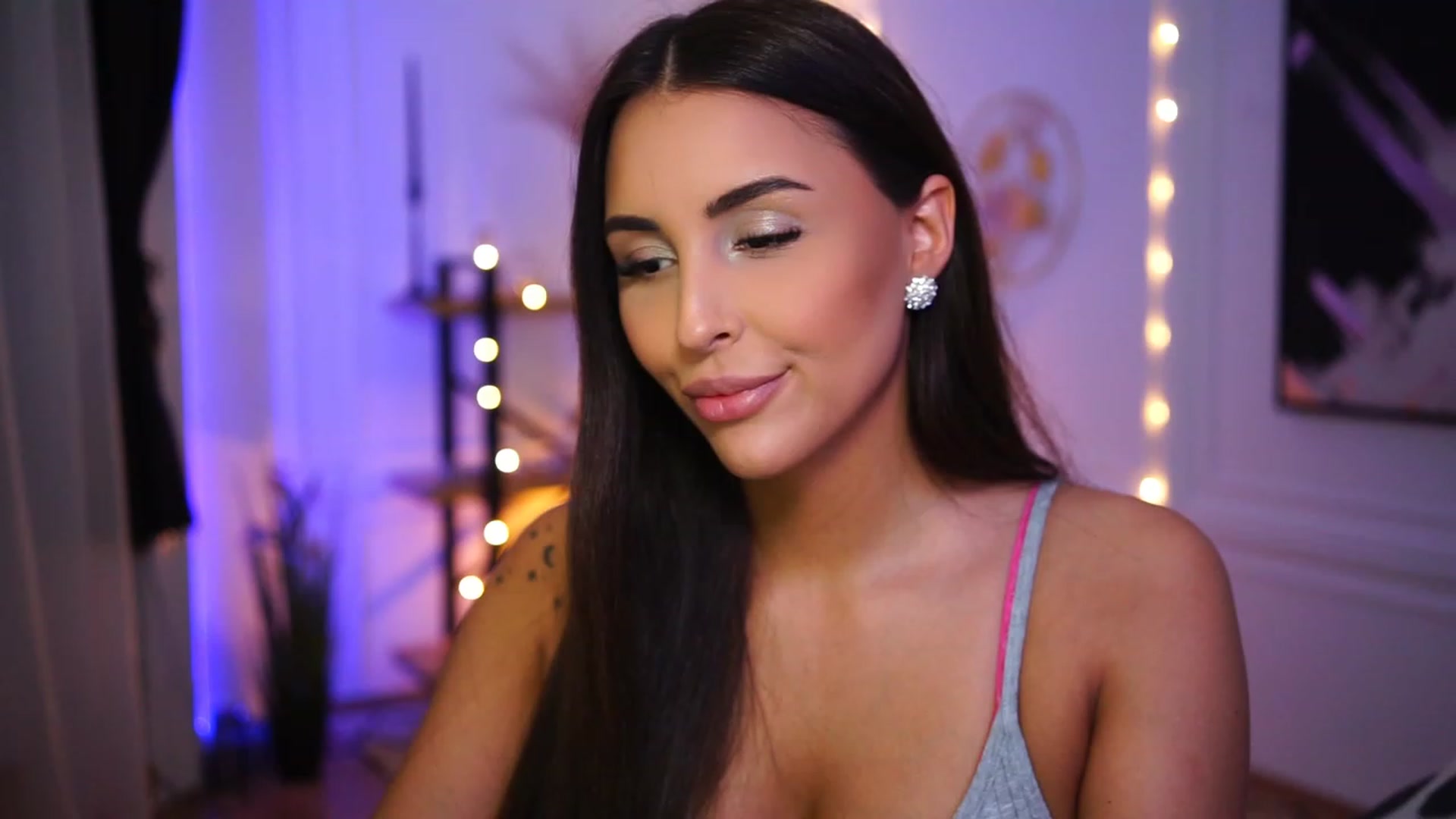 Gallery image thumbnail from Lisamelow's myfreecams stream on, 01/25/2023, 17:33 image 17 of 20