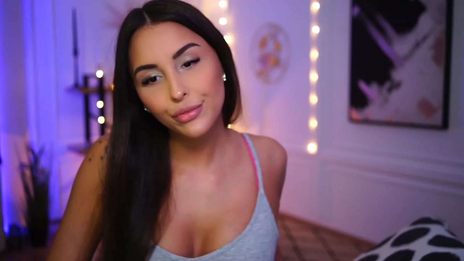 Gallery image thumbnail from Lisamelow's myfreecams stream on, 01/25/2023, 17:33 image 1 of 20