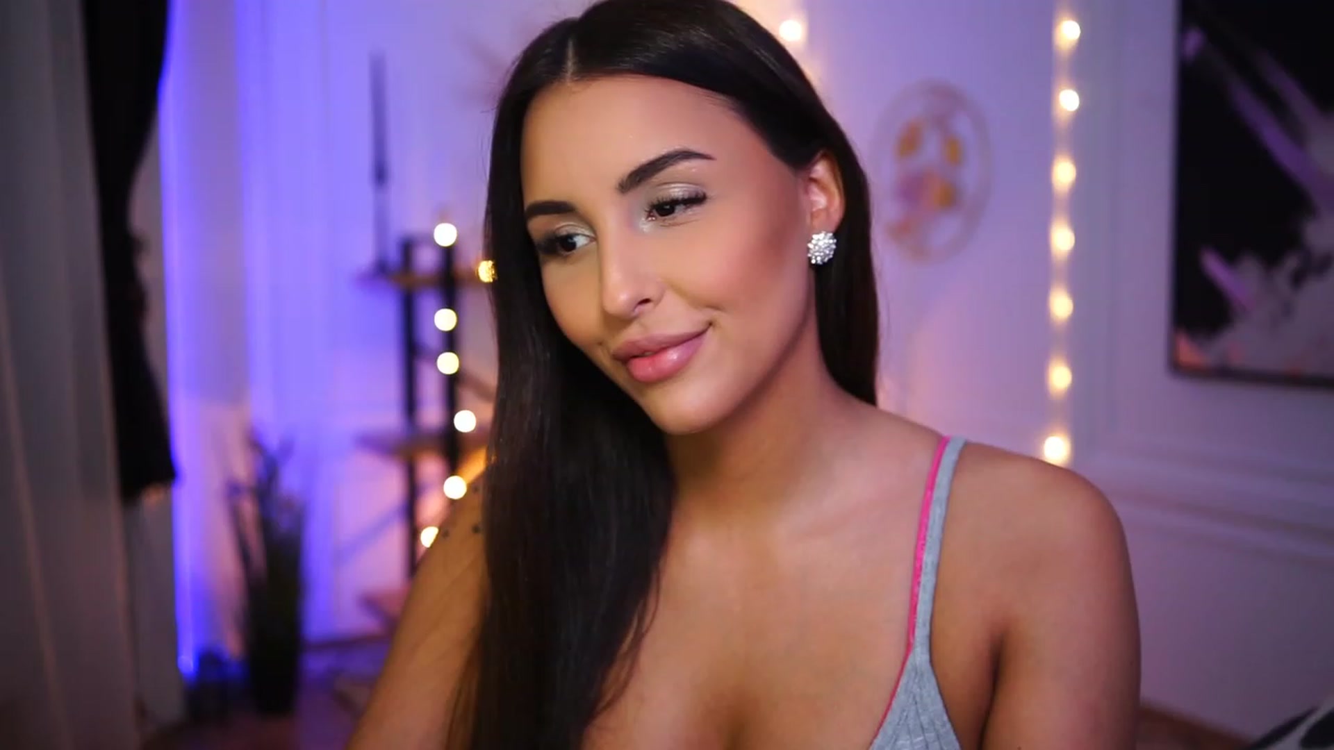 Gallery image thumbnail from Lisamelow's myfreecams stream on, 01/25/2023, 17:33 image 14 of 20