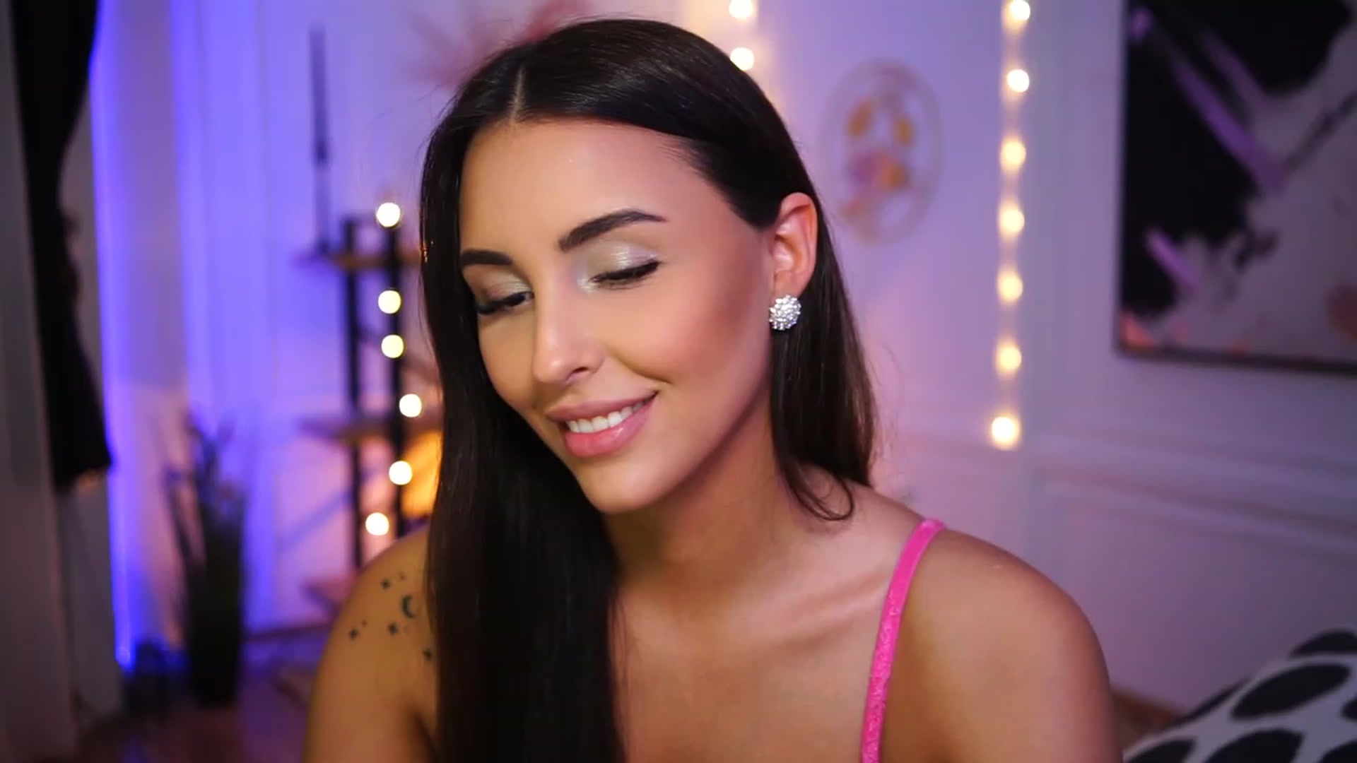 Gallery image thumbnail from Lisamelow's myfreecams stream on, 01/25/2023, 18:11 image 14 of 20
