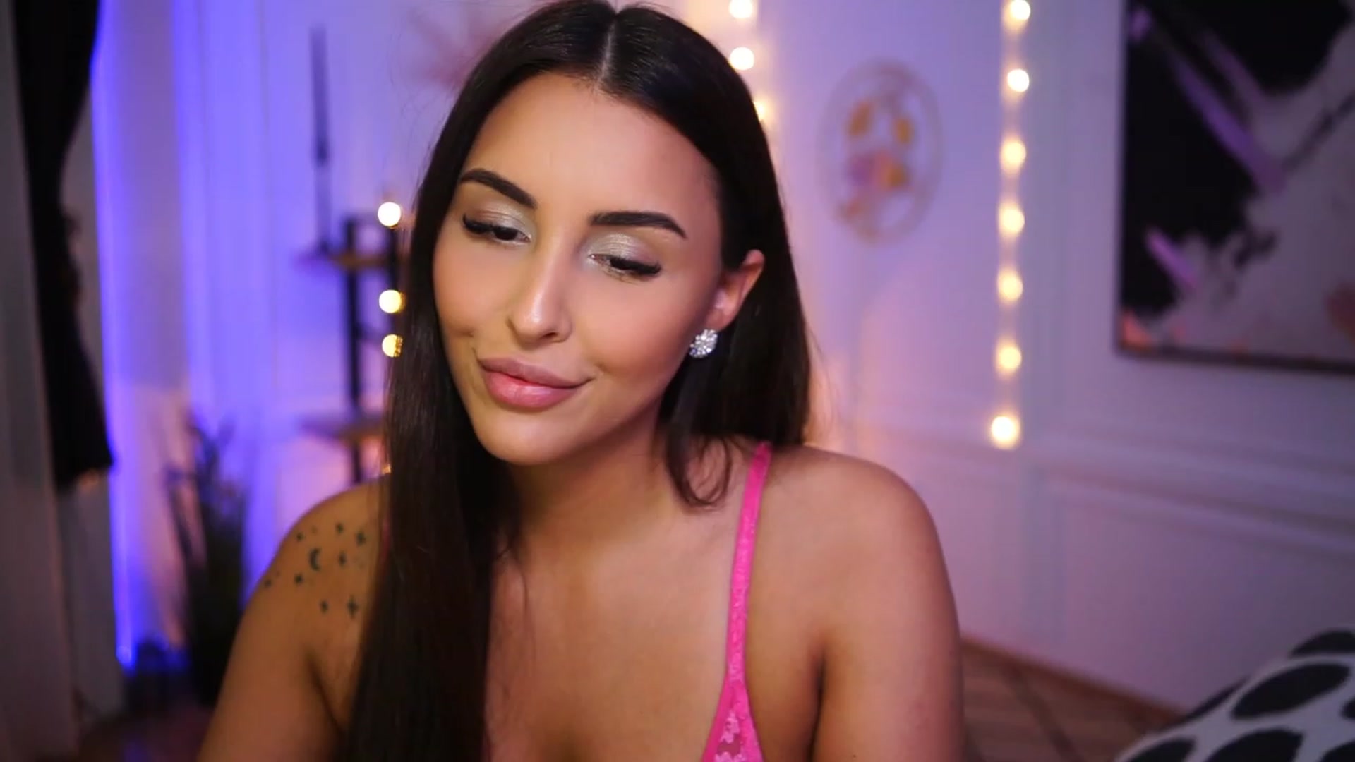 Gallery image thumbnail from Lisamelow's myfreecams stream on, 01/25/2023, 18:11 image 15 of 20