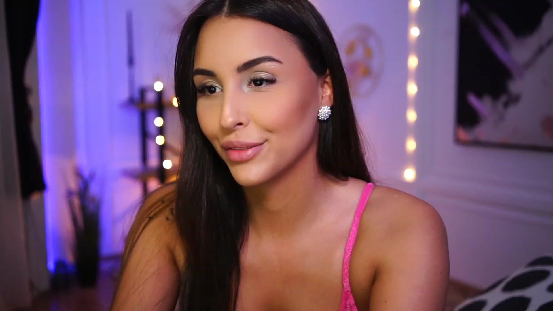 Gallery image thumbnail from Lisamelow's myfreecams stream on, 01/25/2023, 18:11 image 12 of 20