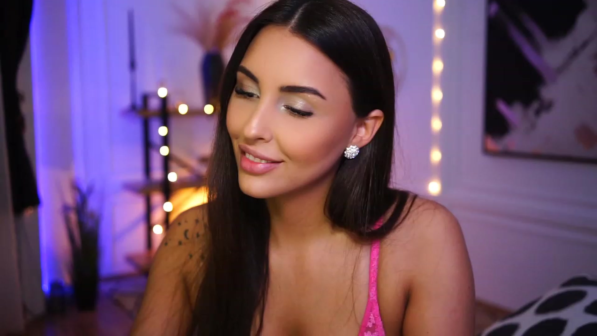 Gallery image thumbnail from Lisamelow's myfreecams stream on, 01/25/2023, 18:11 image 3 of 20