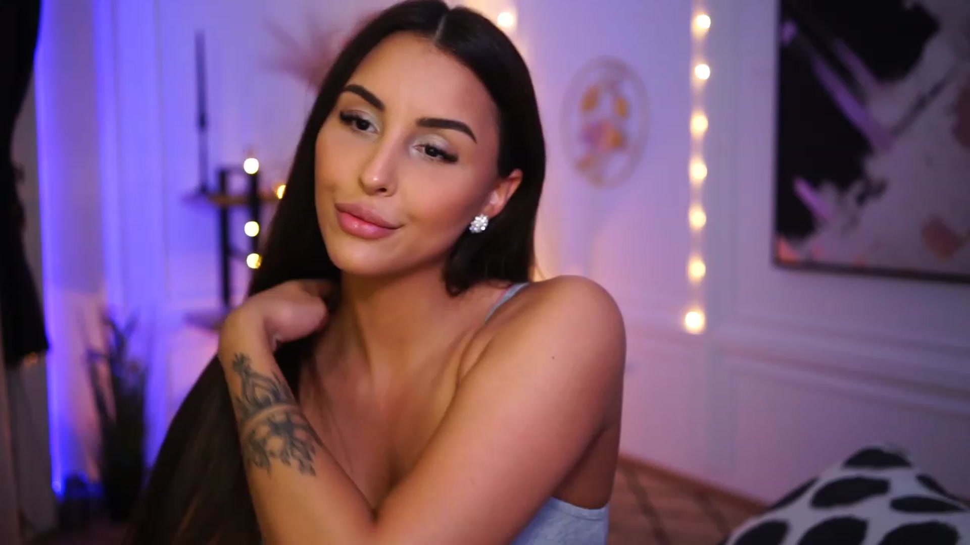 Gallery image thumbnail from Lisamelow's myfreecams stream on, 01/25/2023, 20:45 image 8 of 20