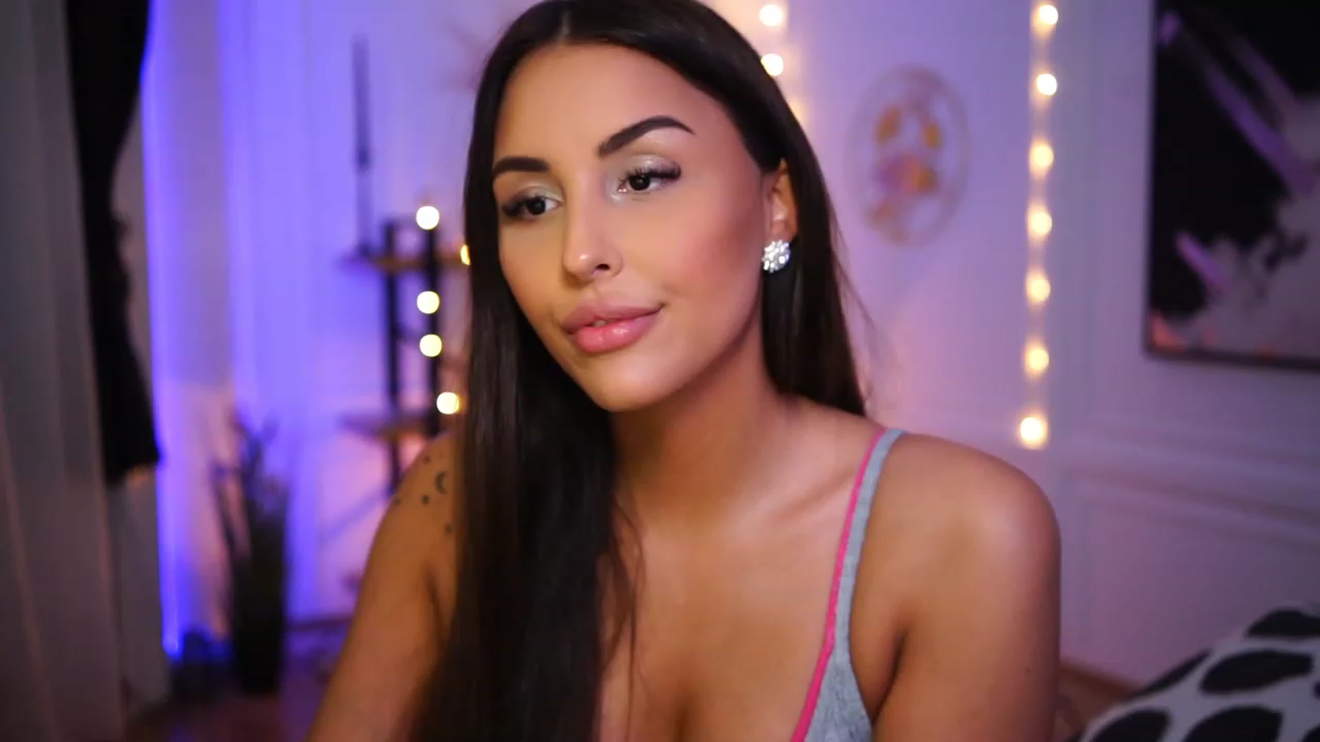 Gallery image thumbnail from Lisamelow's myfreecams stream on, 01/25/2023, 20:45 image 1 of 20
