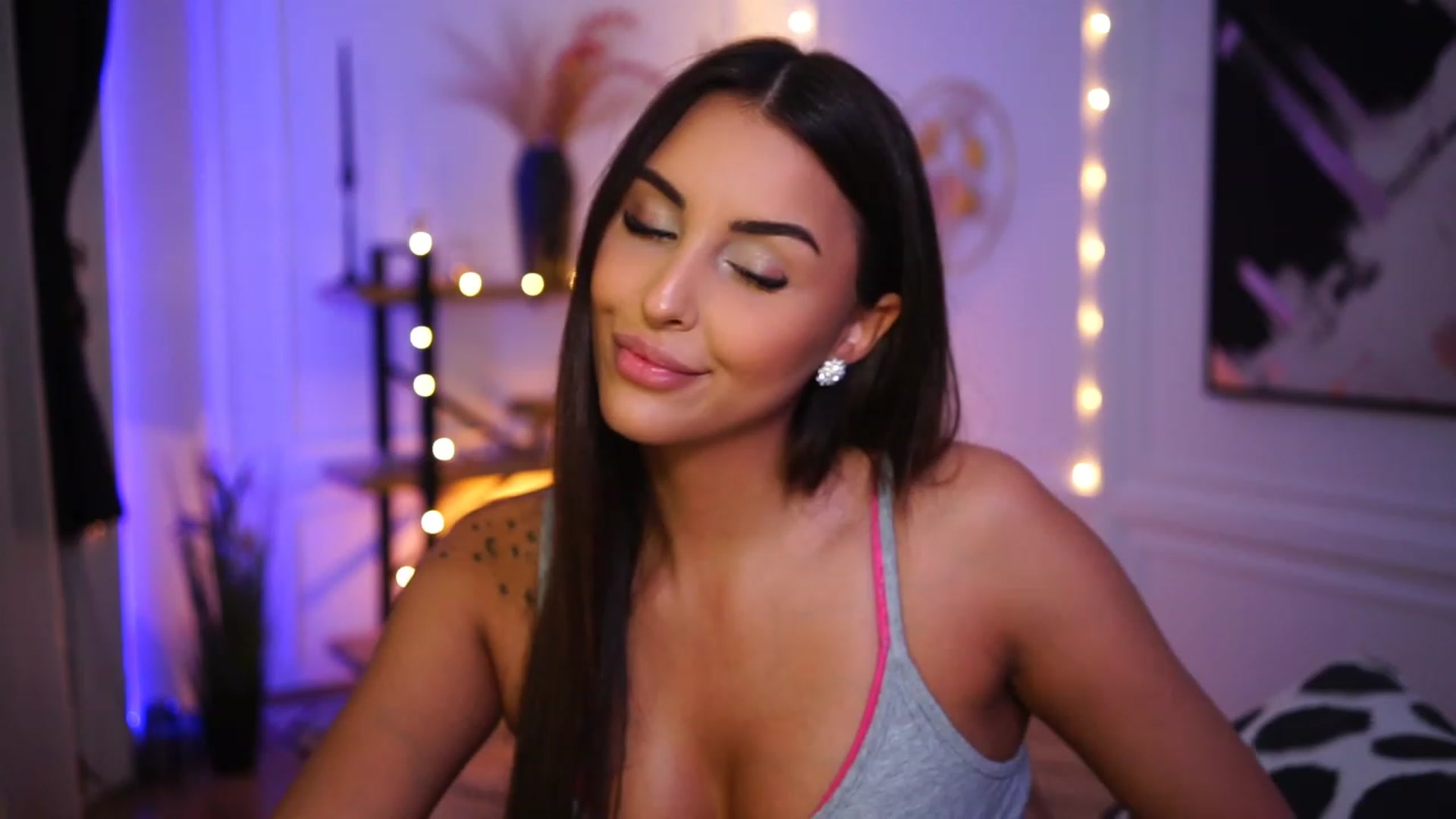 Gallery image thumbnail from Lisamelow's myfreecams stream on, 01/25/2023, 20:45 image 13 of 20