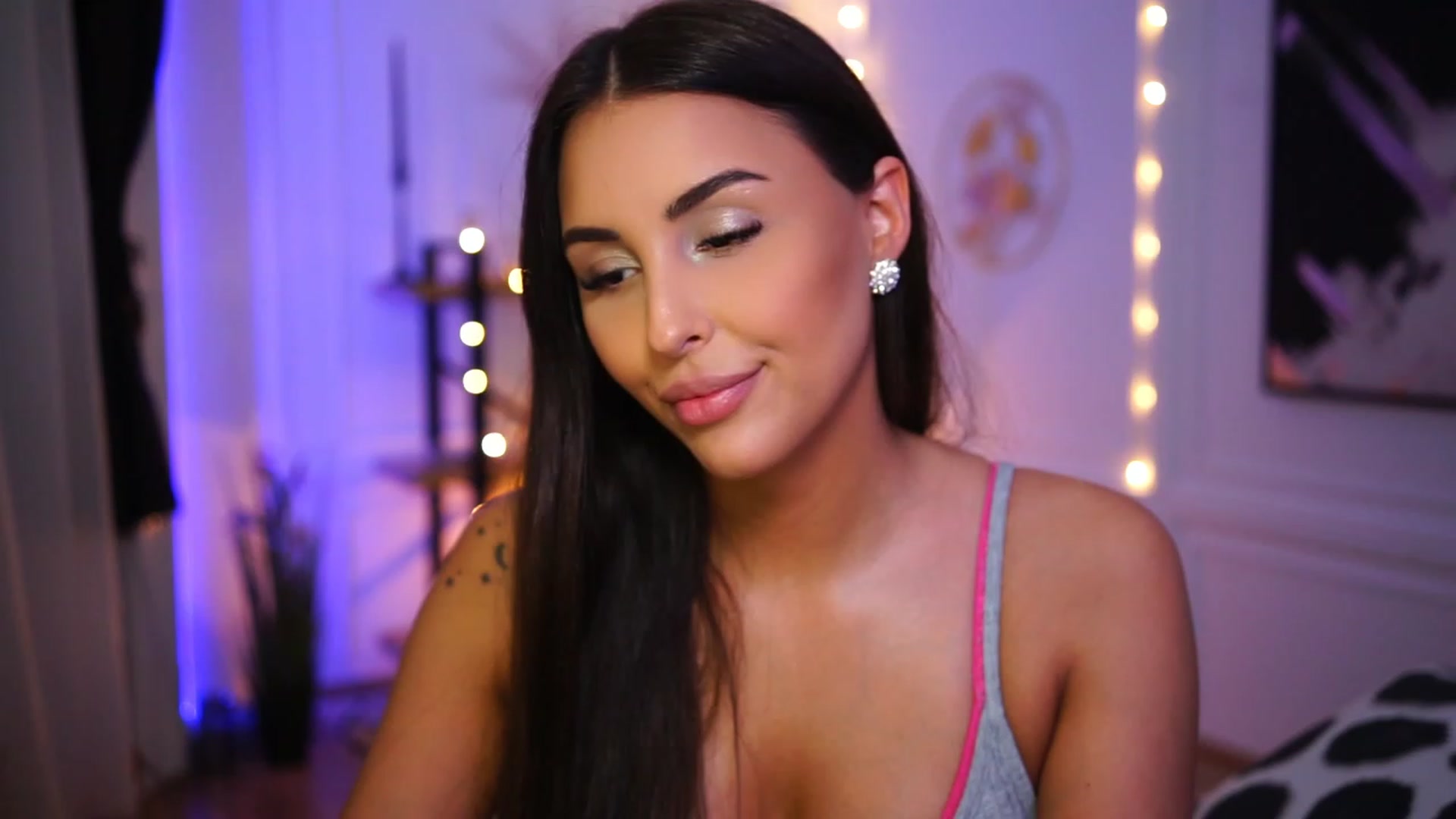 Gallery image thumbnail from Lisamelow's myfreecams stream on, 01/25/2023, 20:45 image 2 of 20