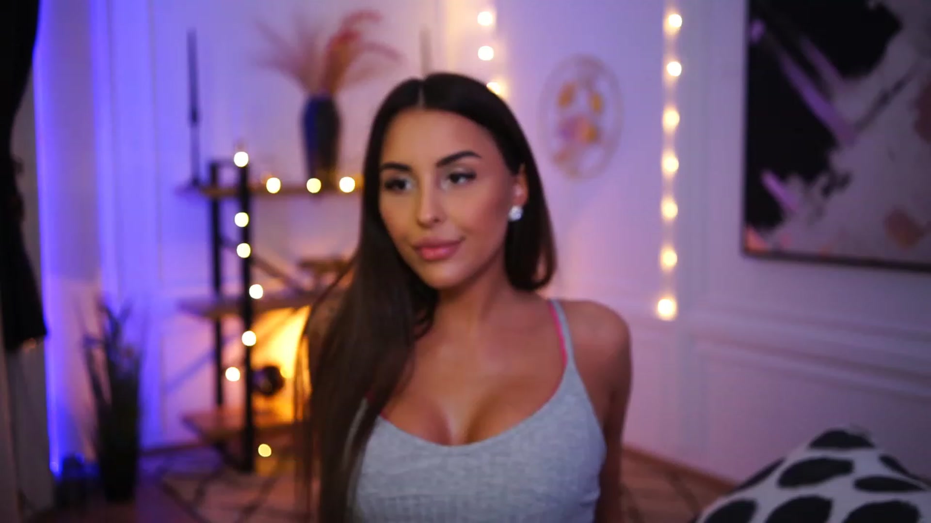 Gallery image thumbnail from Lisamelow's myfreecams stream on, 01/25/2023, 20:45 image 9 of 20