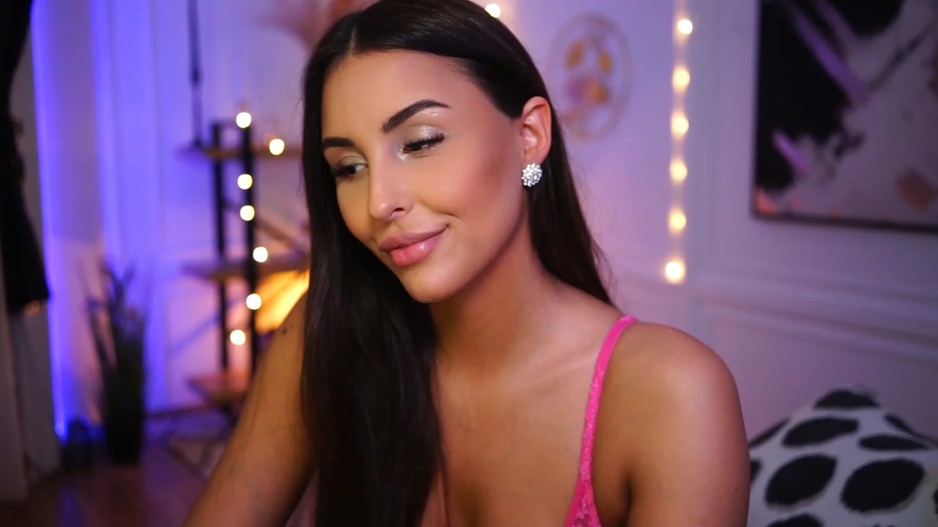 Gallery image thumbnail from Lisamelow's myfreecams stream on, 01/25/2023, 21:46 image 9 of 20