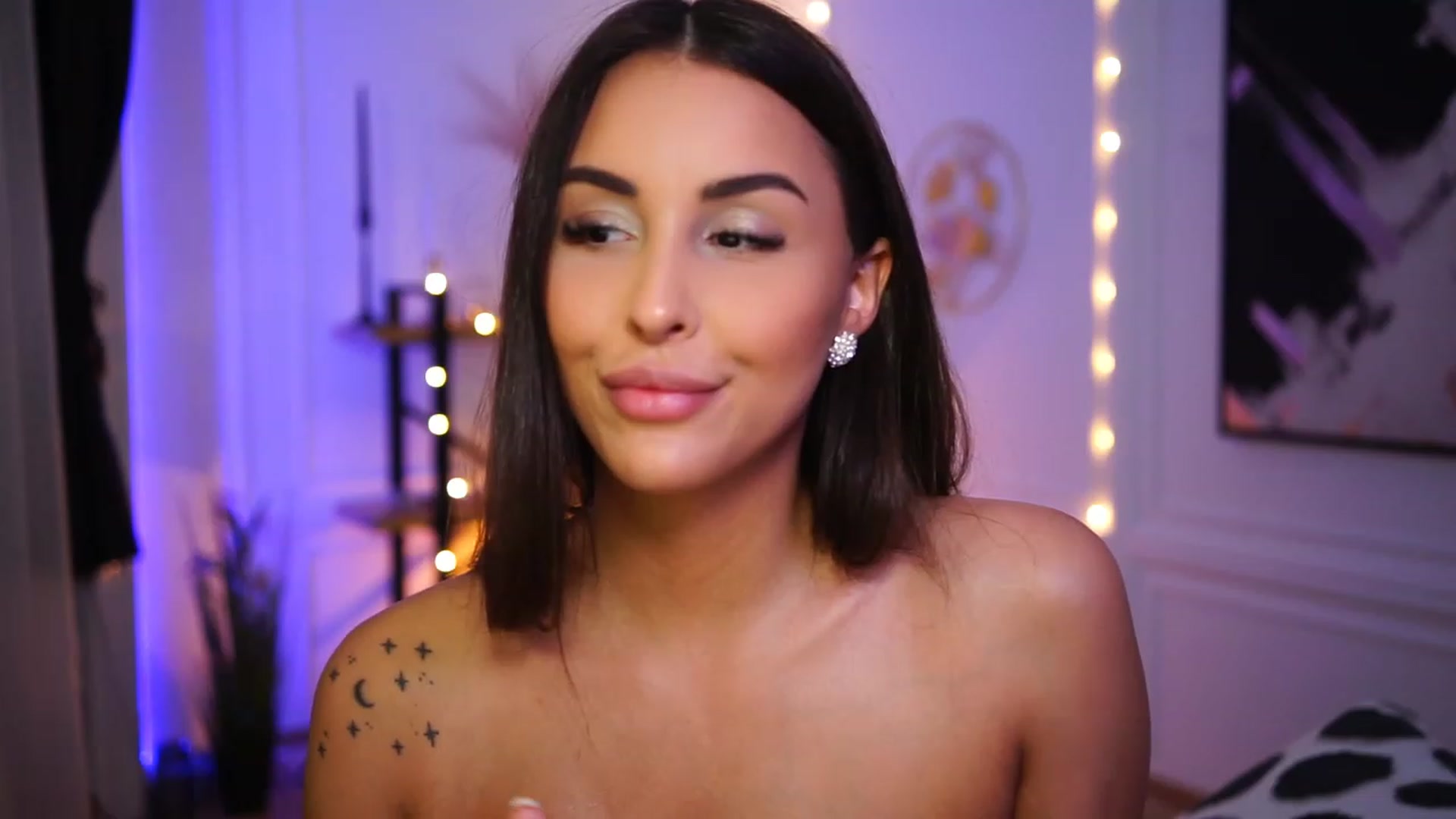 Gallery image thumbnail from Lisamelow's myfreecams stream on, 01/25/2023, 21:46 image 14 of 20