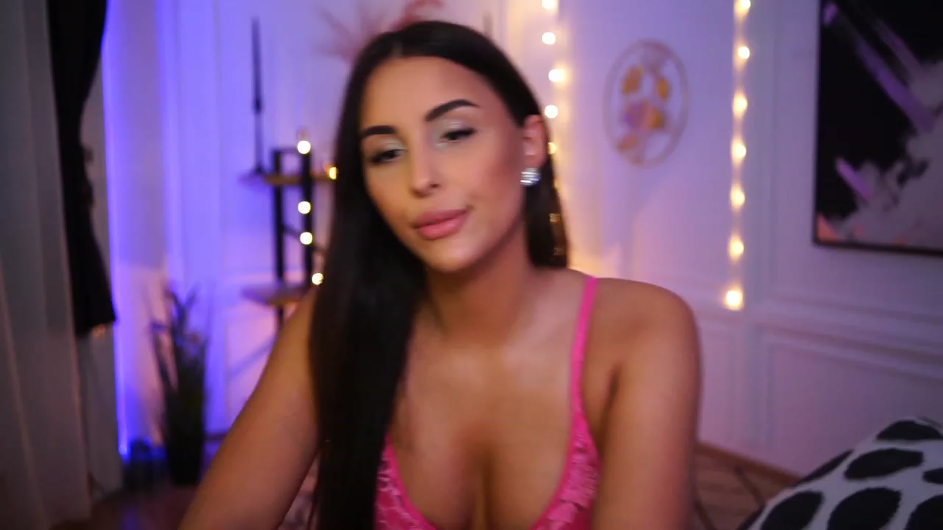 Gallery image thumbnail from Lisamelow's myfreecams stream on, 01/25/2023, 21:46 image 3 of 20